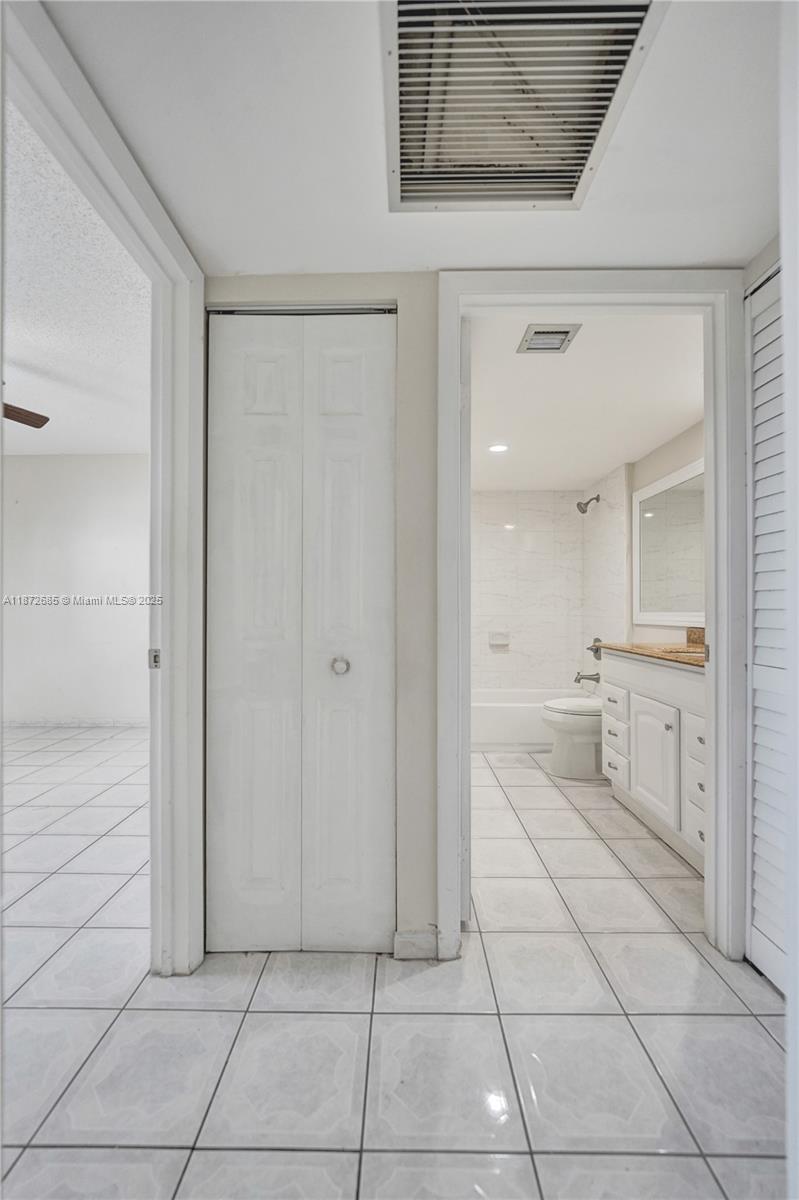 CONDO 1 OF WHITEHALL COND - Residential Lease