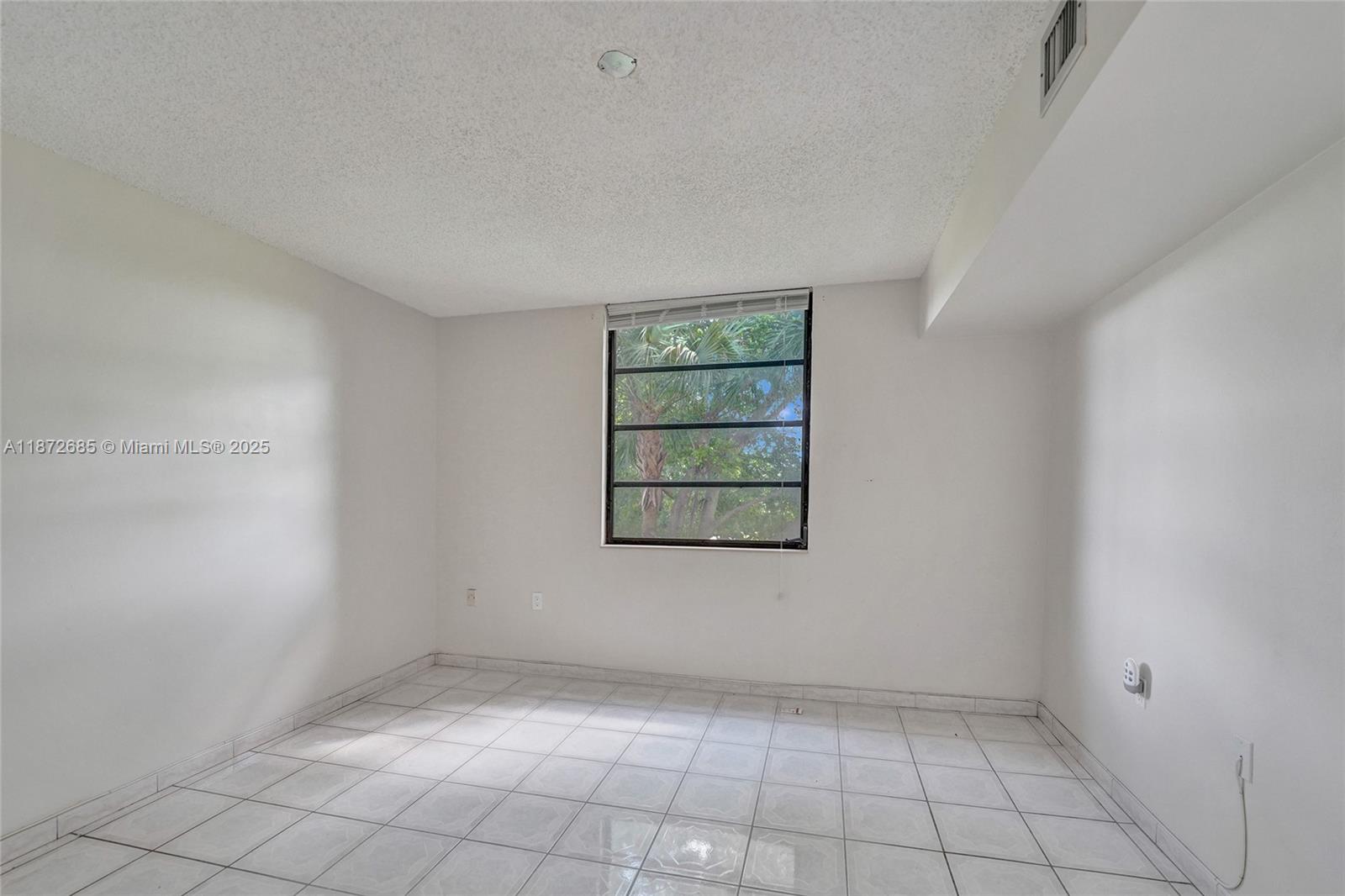 CONDO 1 OF WHITEHALL COND - Residential Lease