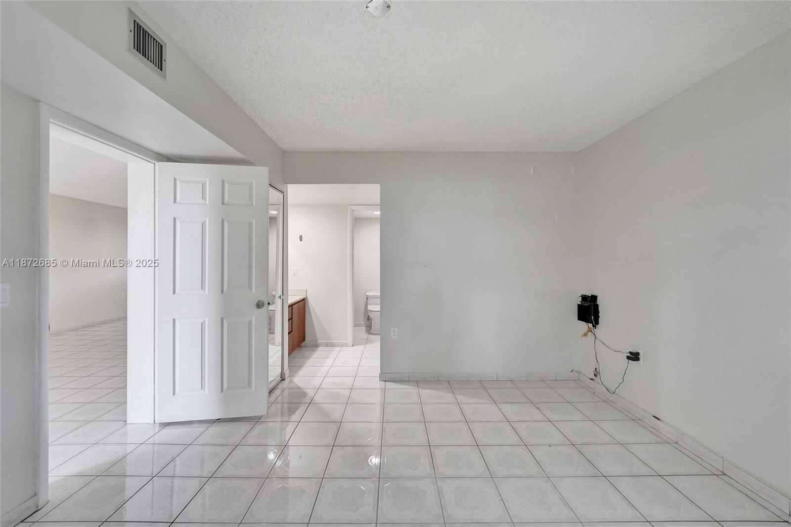 CONDO 1 OF WHITEHALL COND - Residential Lease