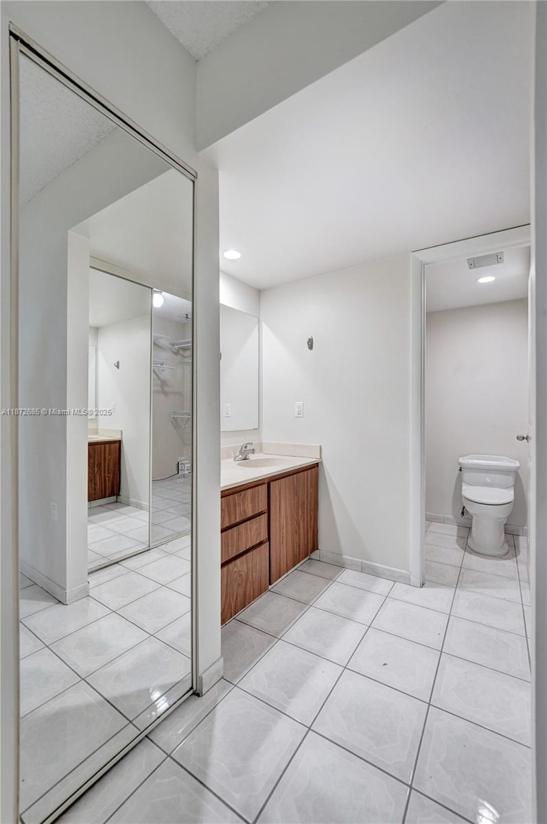 CONDO 1 OF WHITEHALL COND - Residential Lease