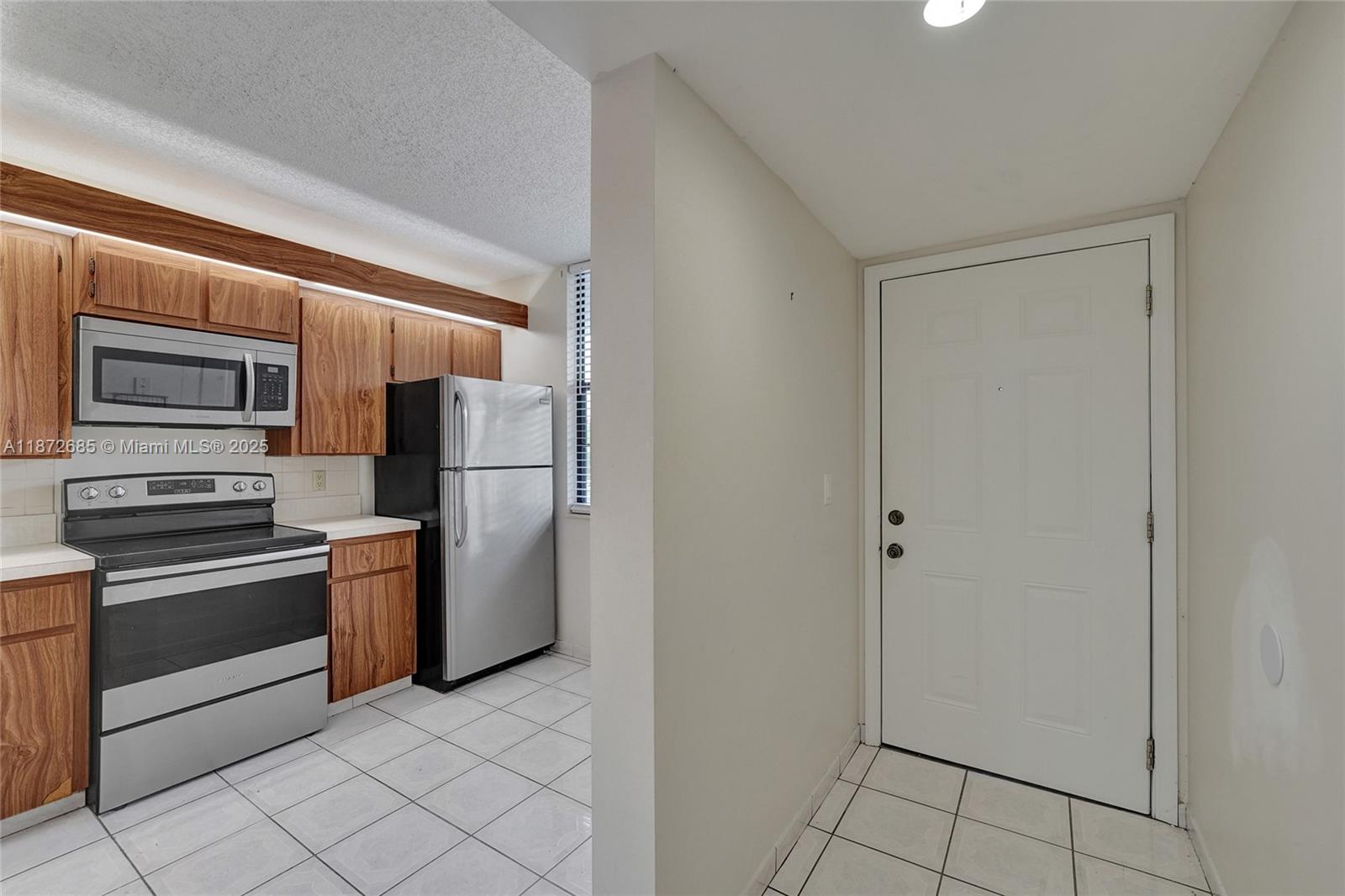 CONDO 1 OF WHITEHALL COND - Residential Lease