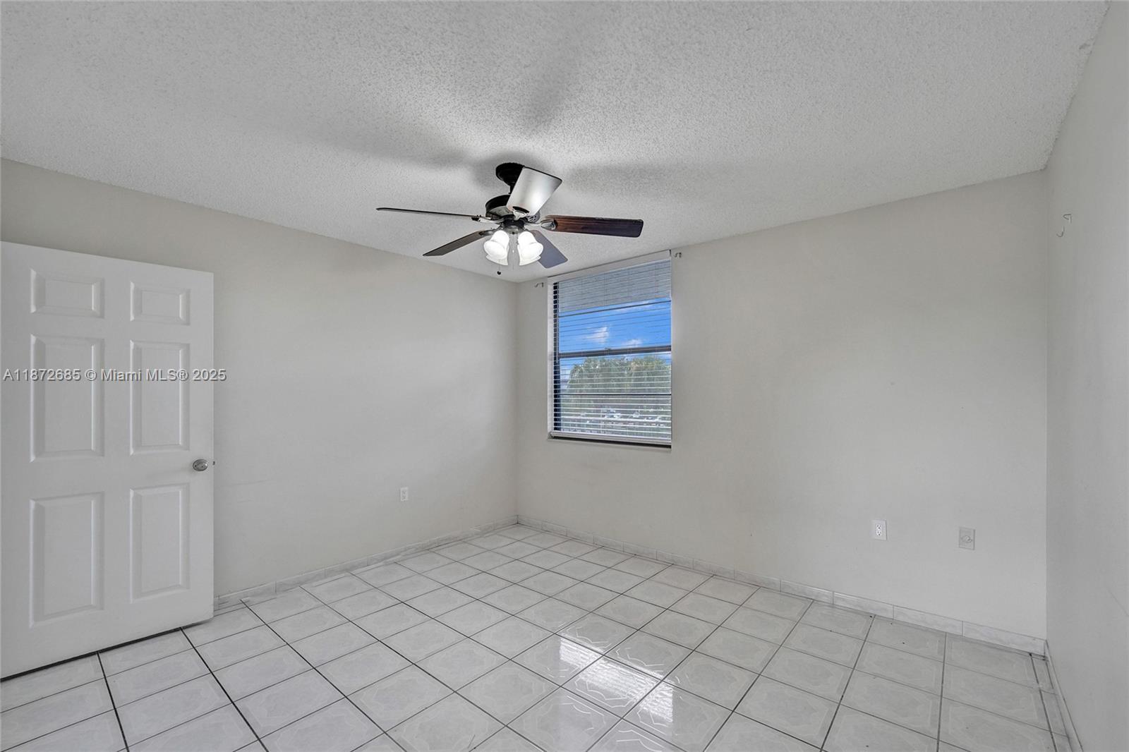 CONDO 1 OF WHITEHALL COND - Residential Lease