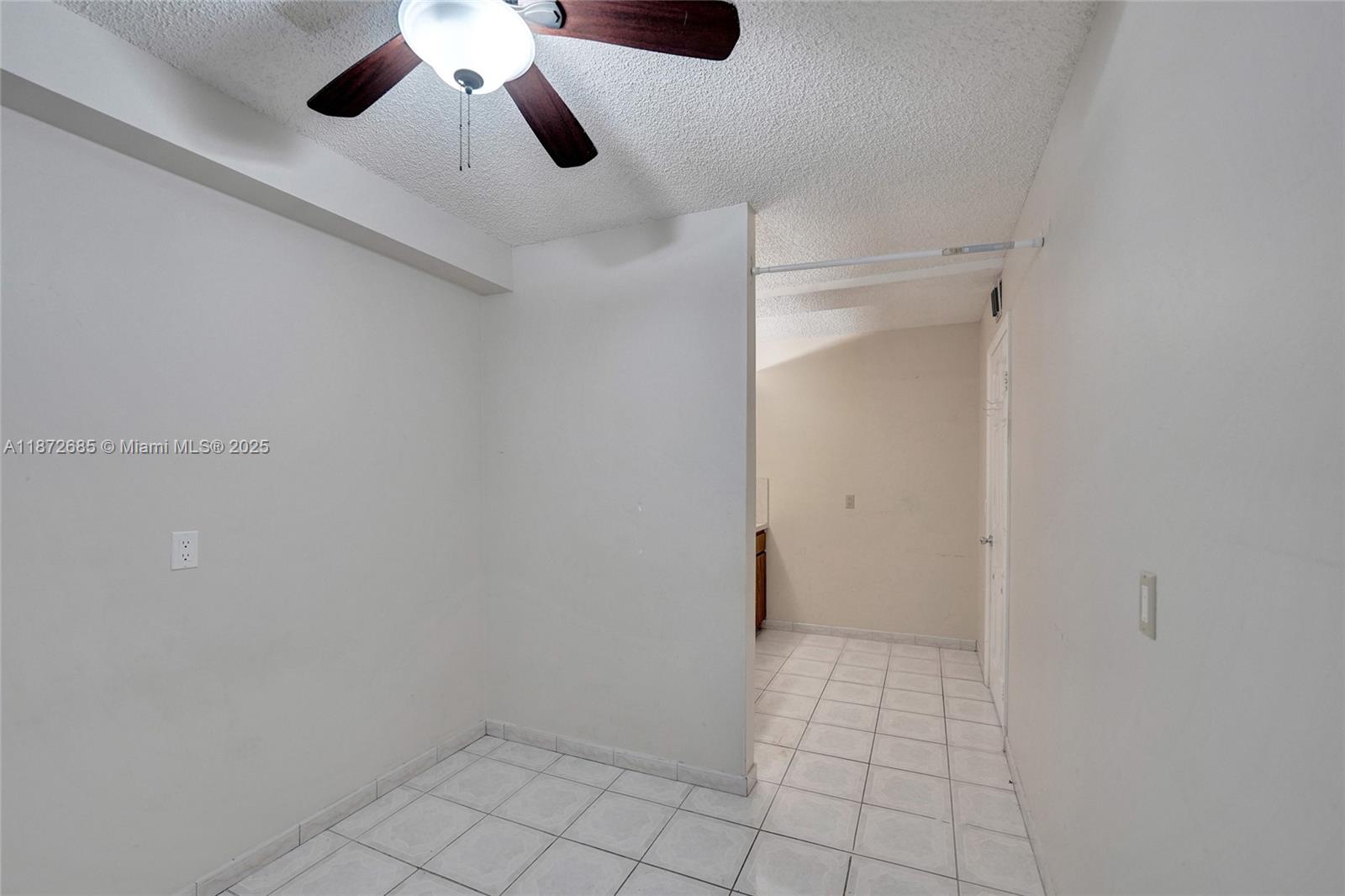 CONDO 1 OF WHITEHALL COND - Residential Lease