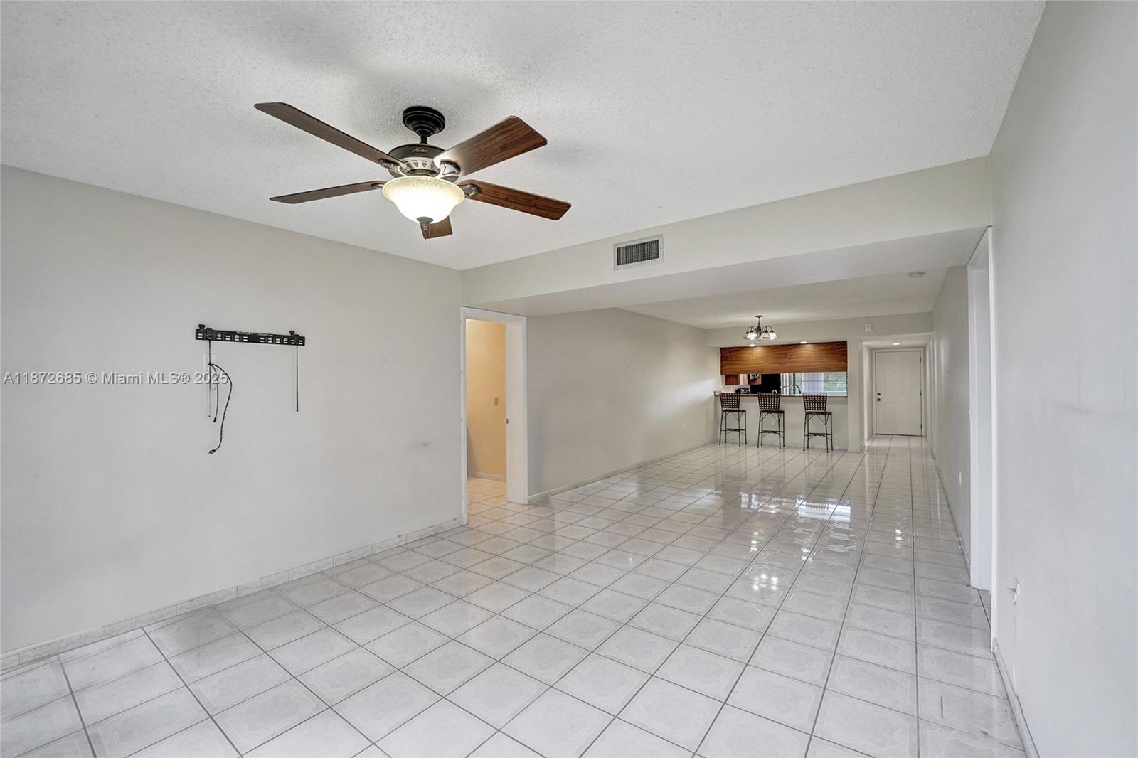 CONDO 1 OF WHITEHALL COND - Residential Lease