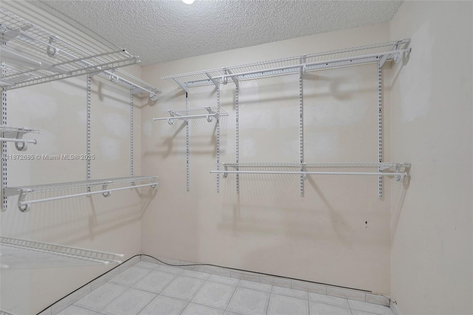 CONDO 1 OF WHITEHALL COND - Residential Lease