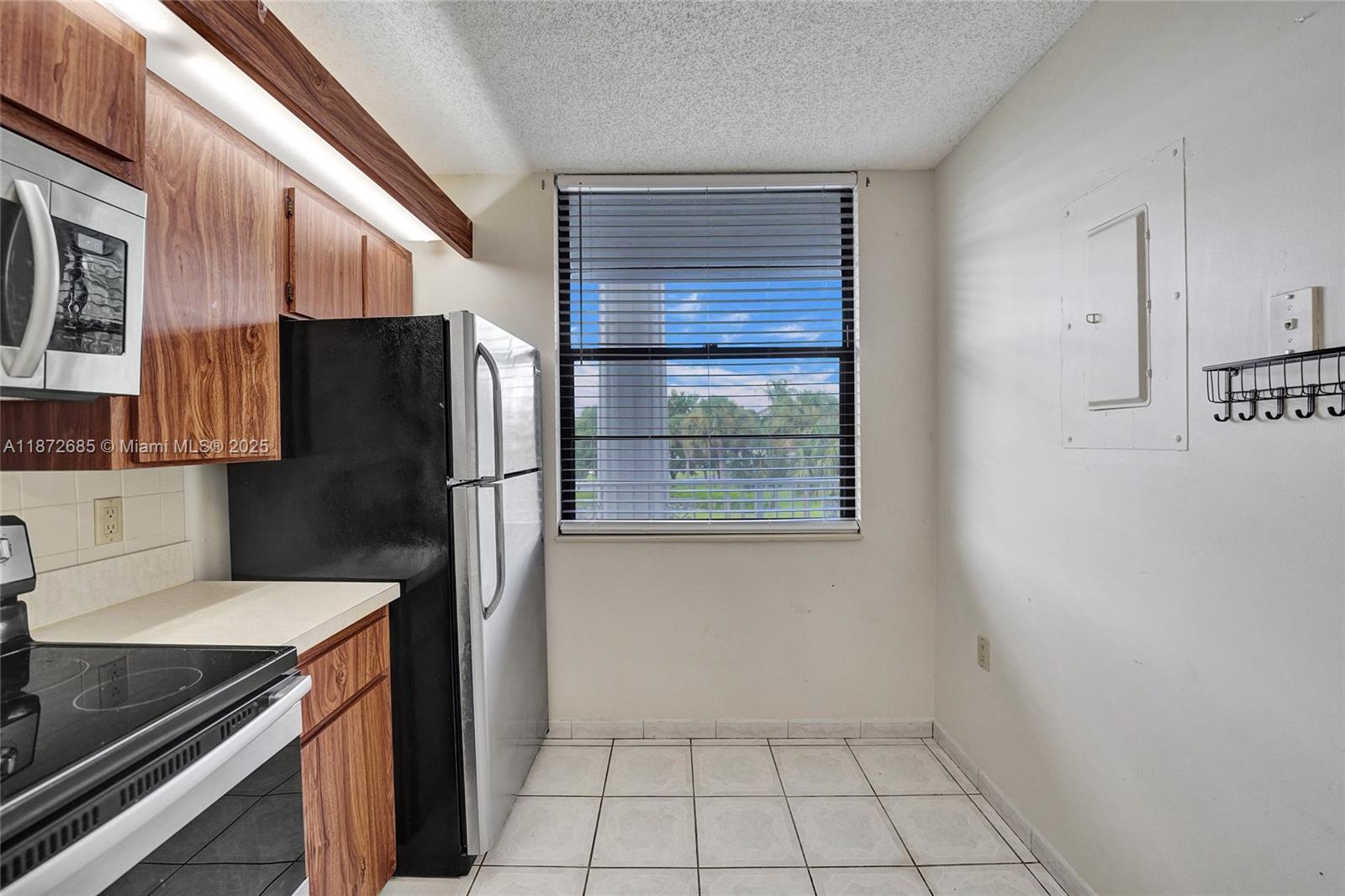 CONDO 1 OF WHITEHALL COND - Residential Lease