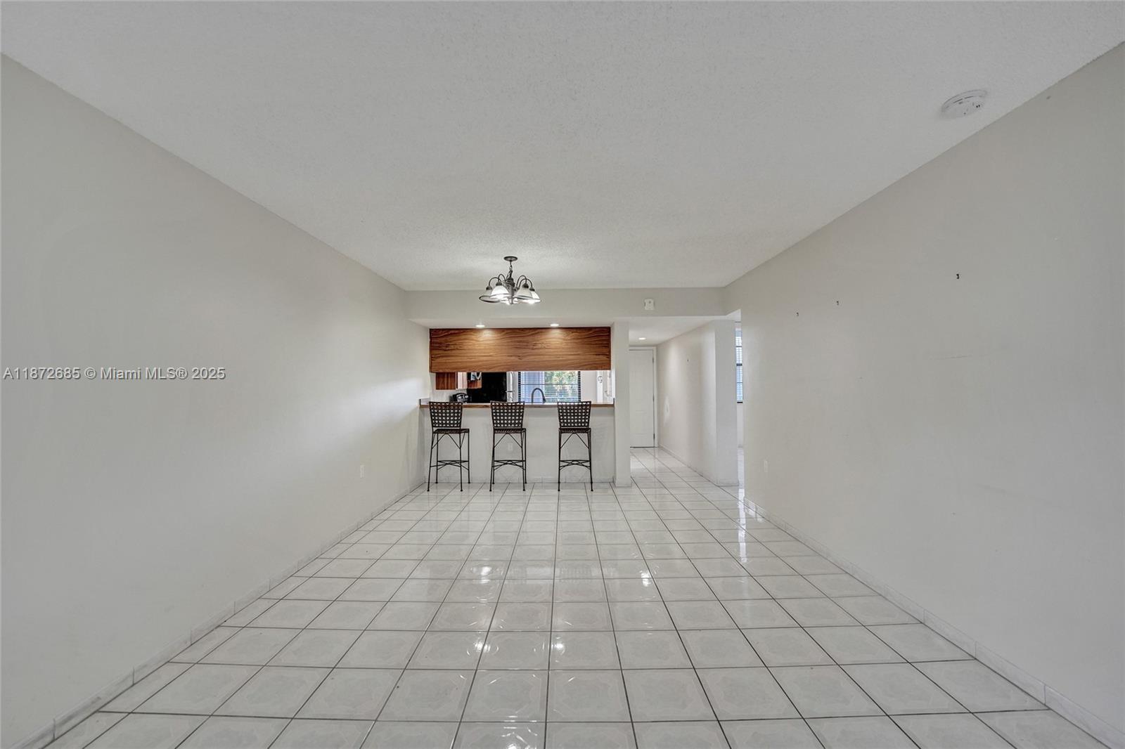 CONDO 1 OF WHITEHALL COND - Residential Lease