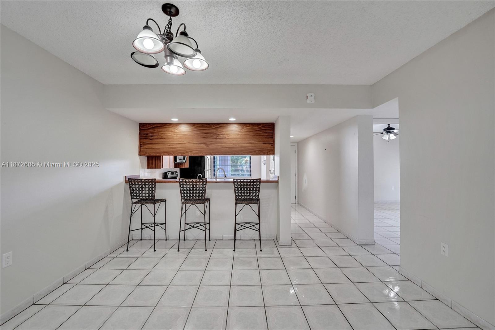 CONDO 1 OF WHITEHALL COND - Residential Lease