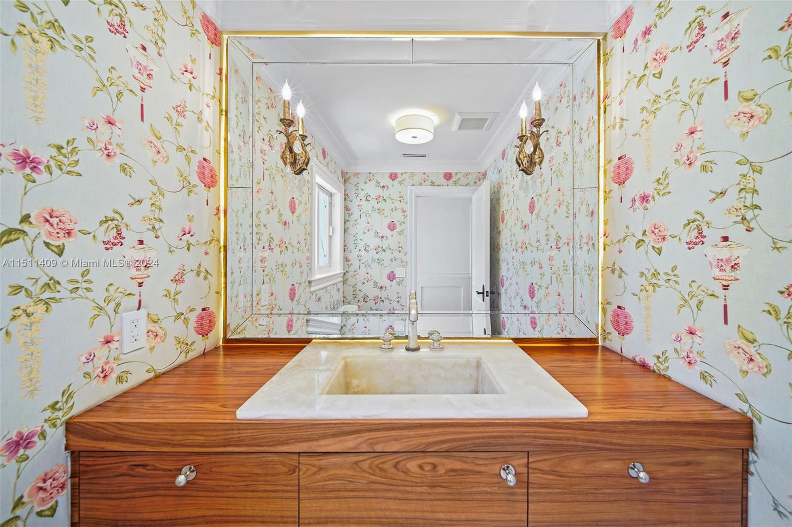 JUNELAND - Residential