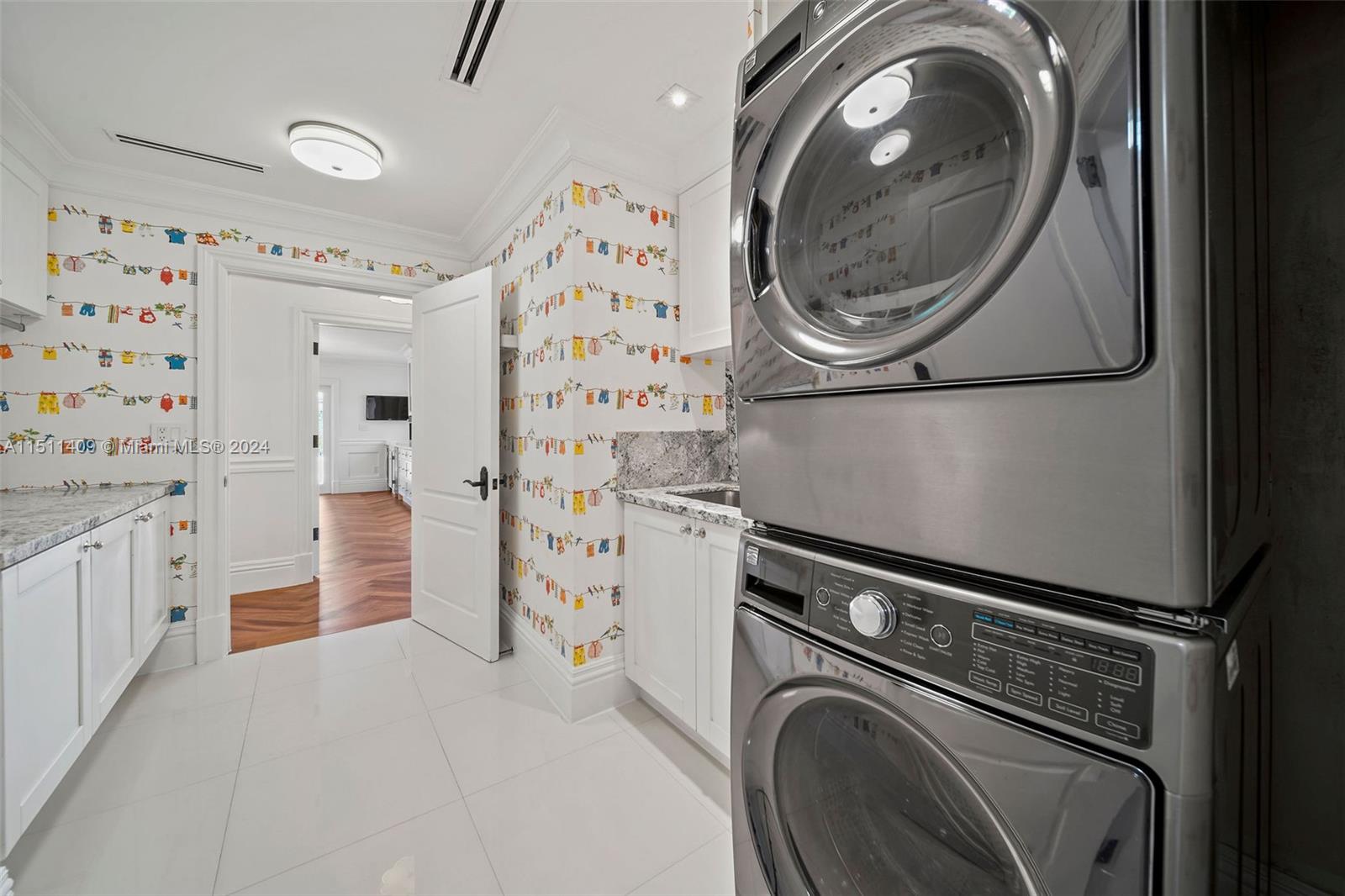 JUNELAND - Residential