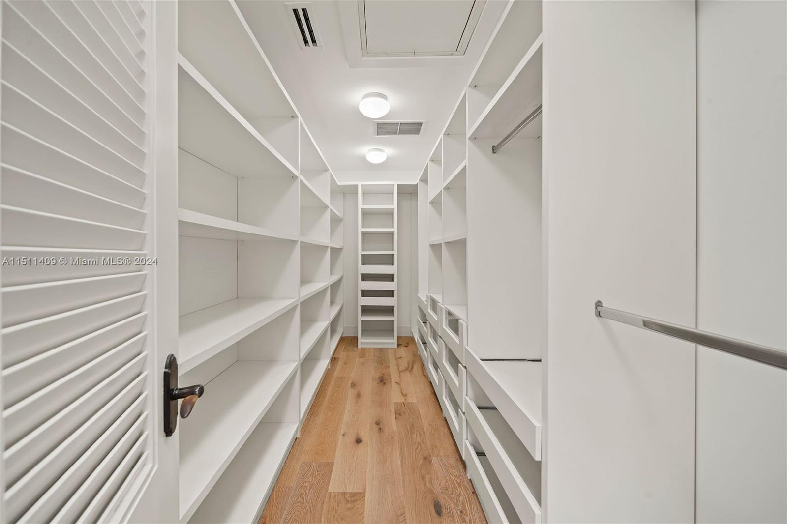 JUNELAND - Residential