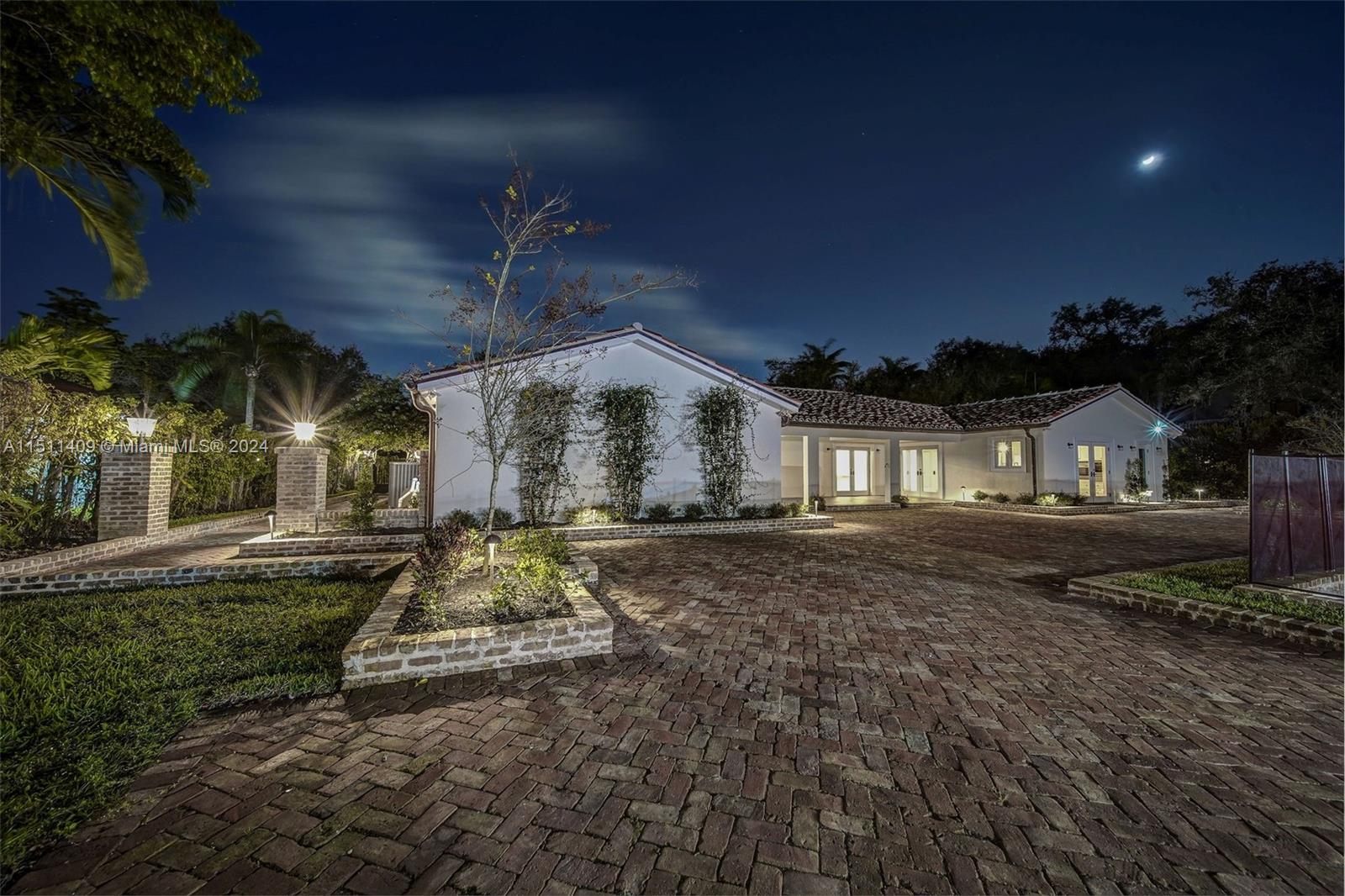 JUNELAND - Residential