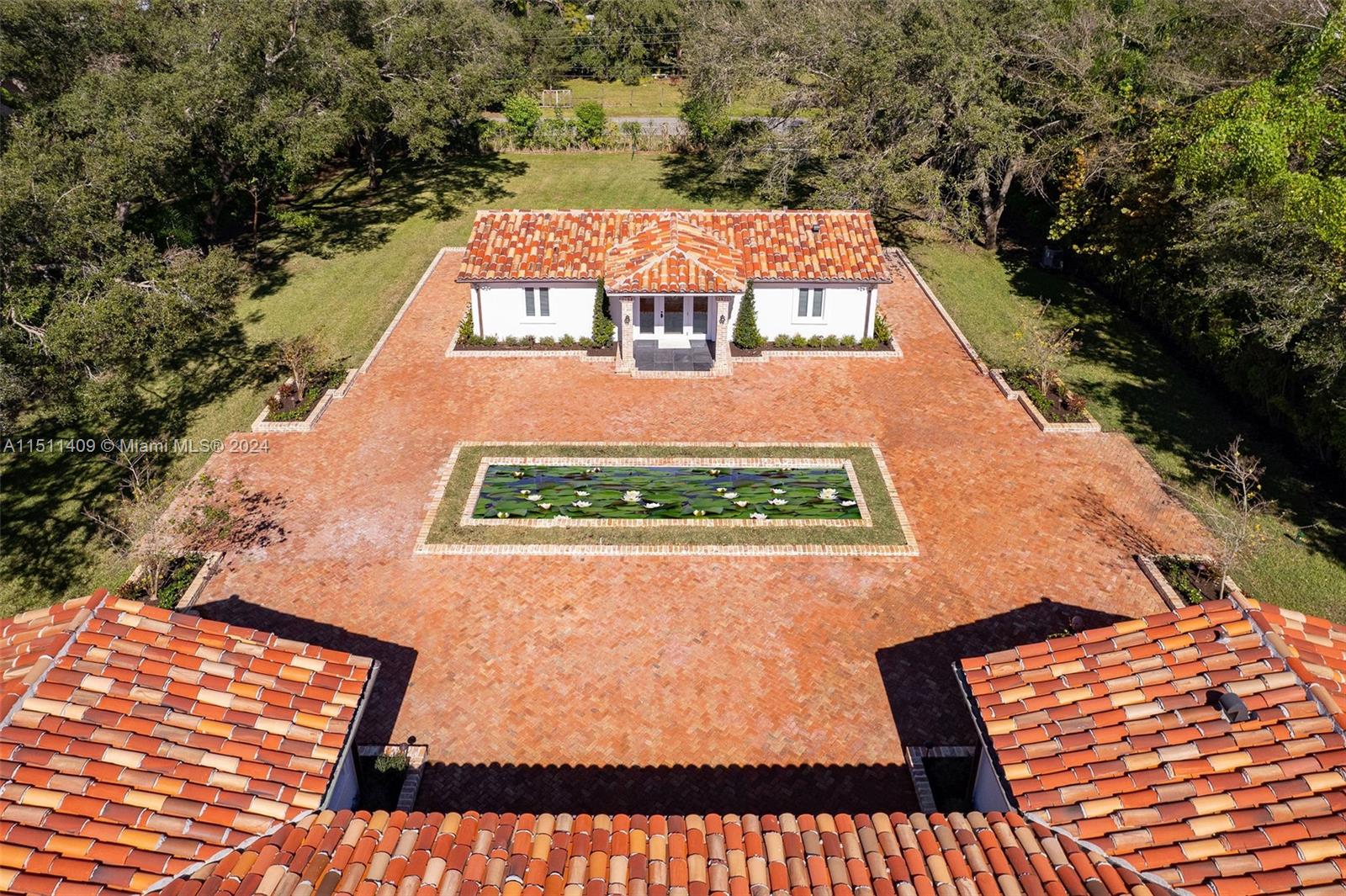 JUNELAND - Residential