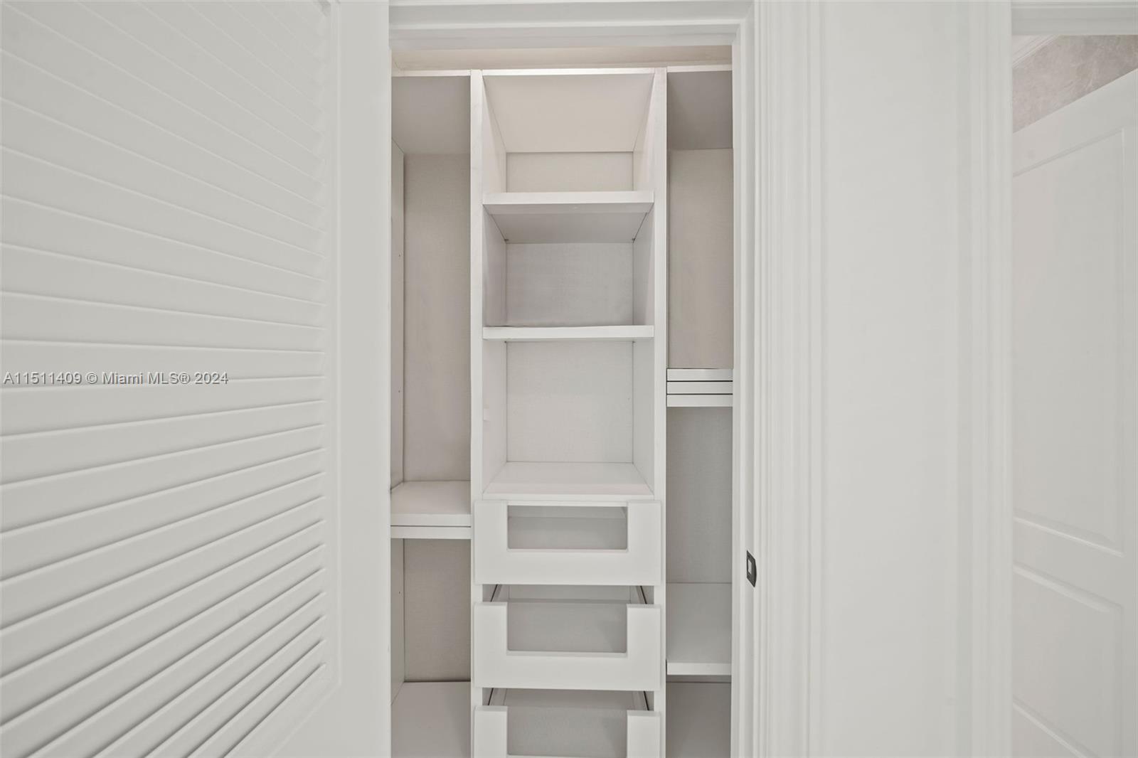 JUNELAND - Residential