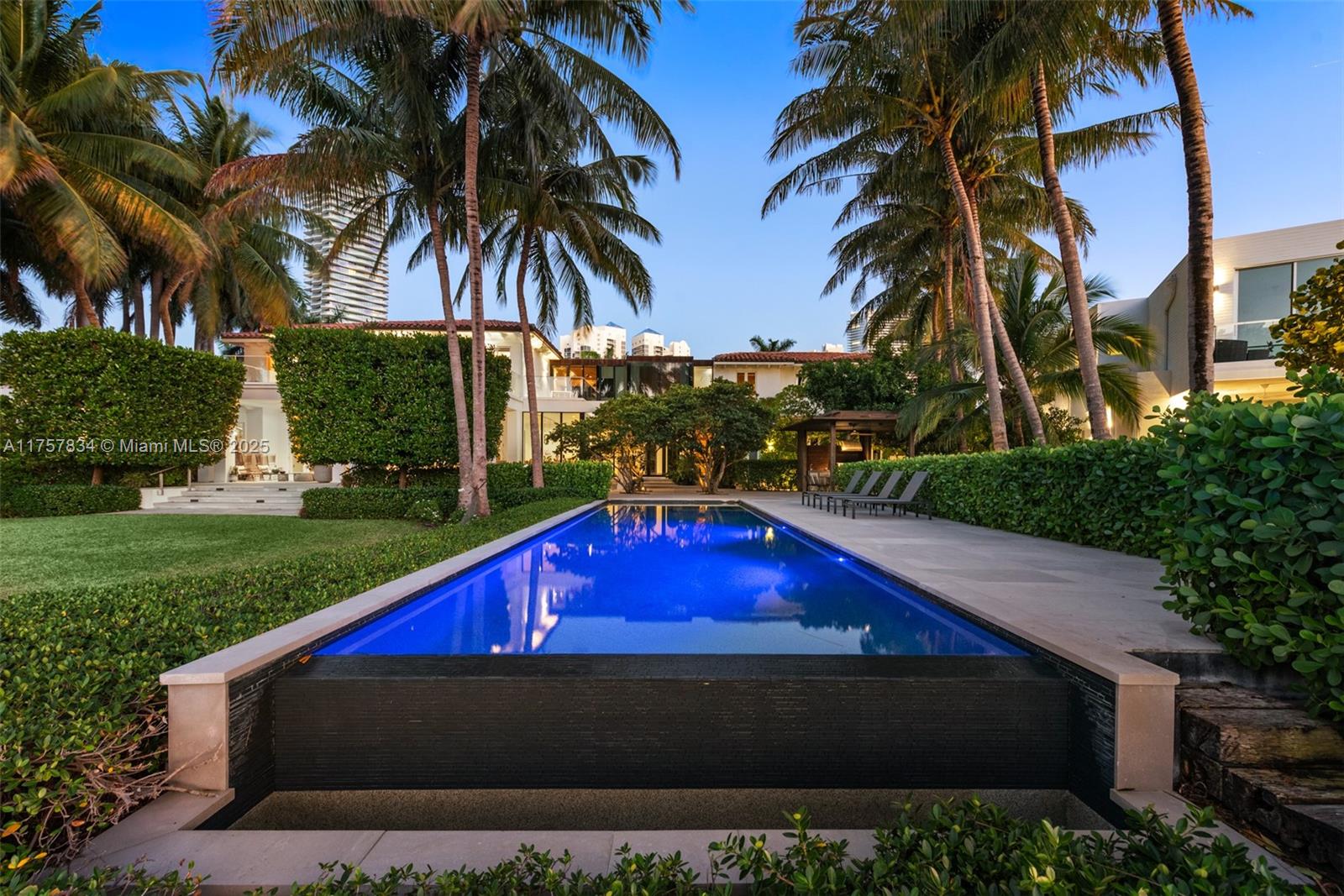 GOLDEN BEACH SEC D - Residential