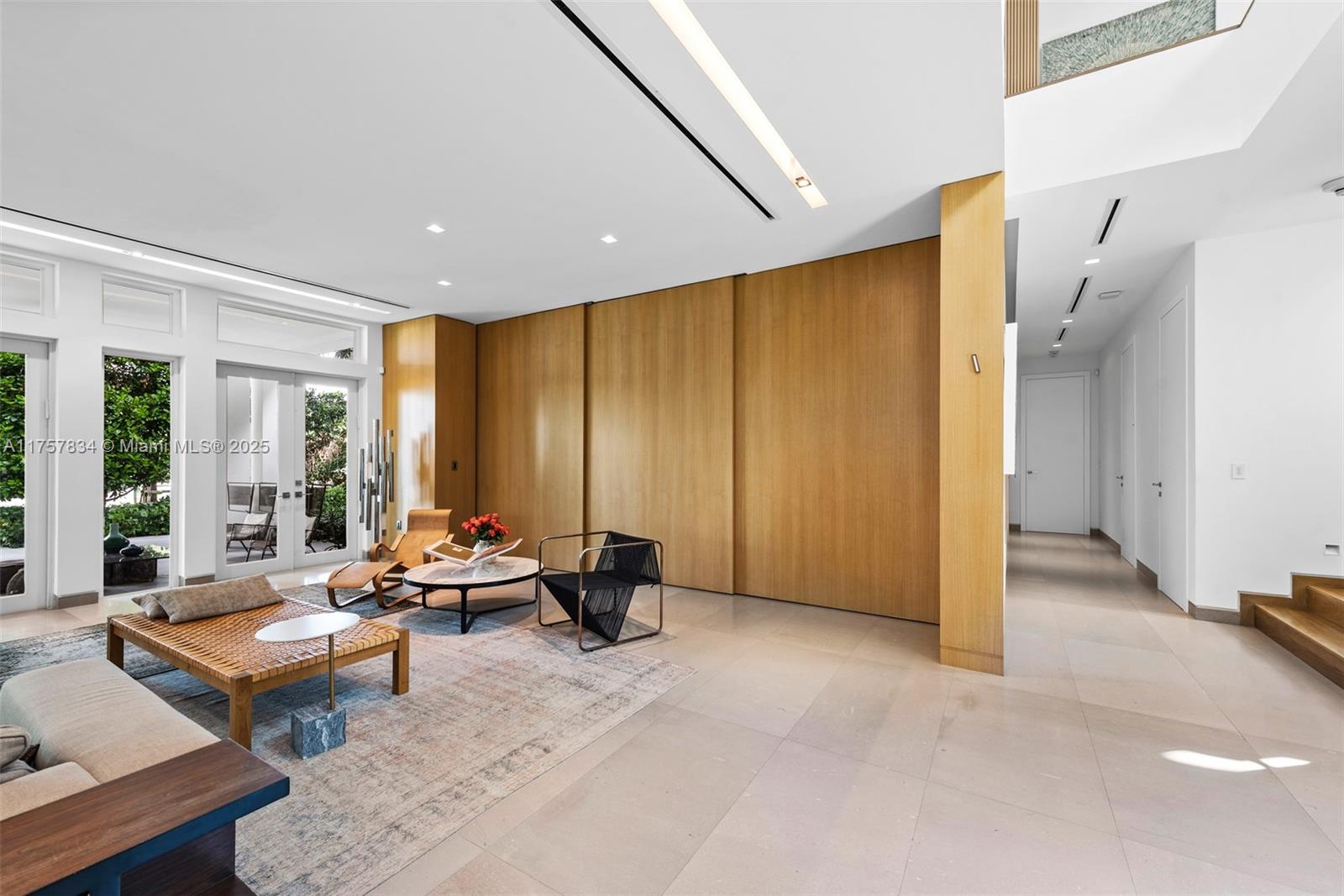 GOLDEN BEACH SEC D - Residential
