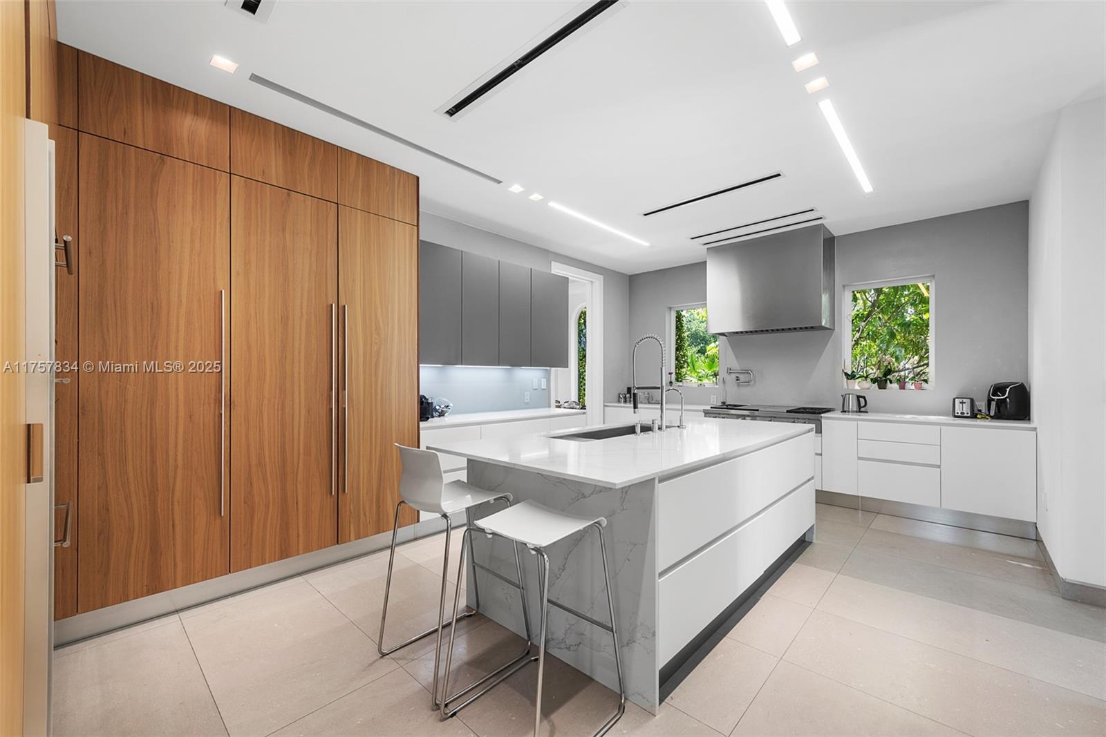 GOLDEN BEACH SEC D - Residential