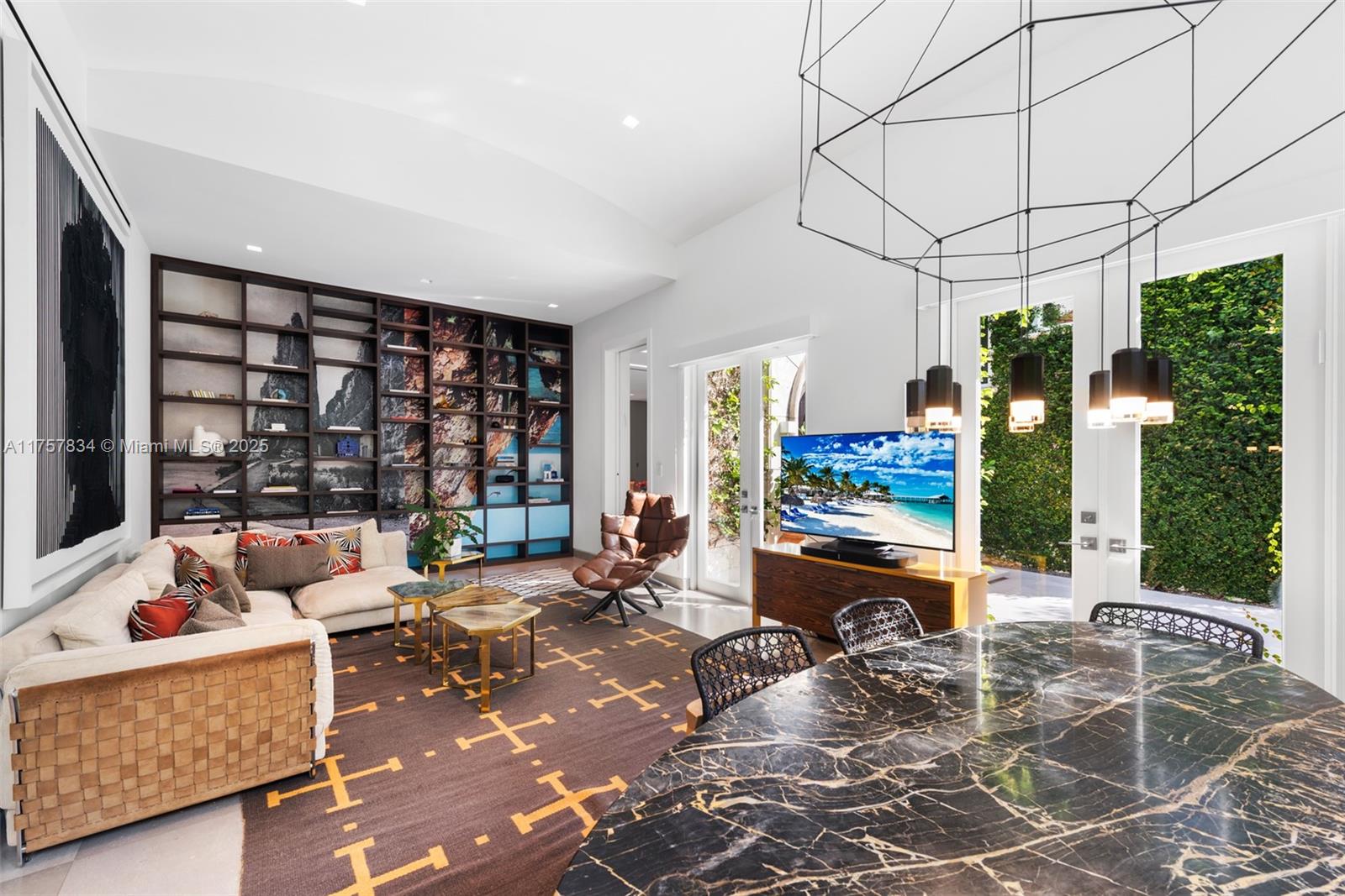 GOLDEN BEACH SEC D - Residential