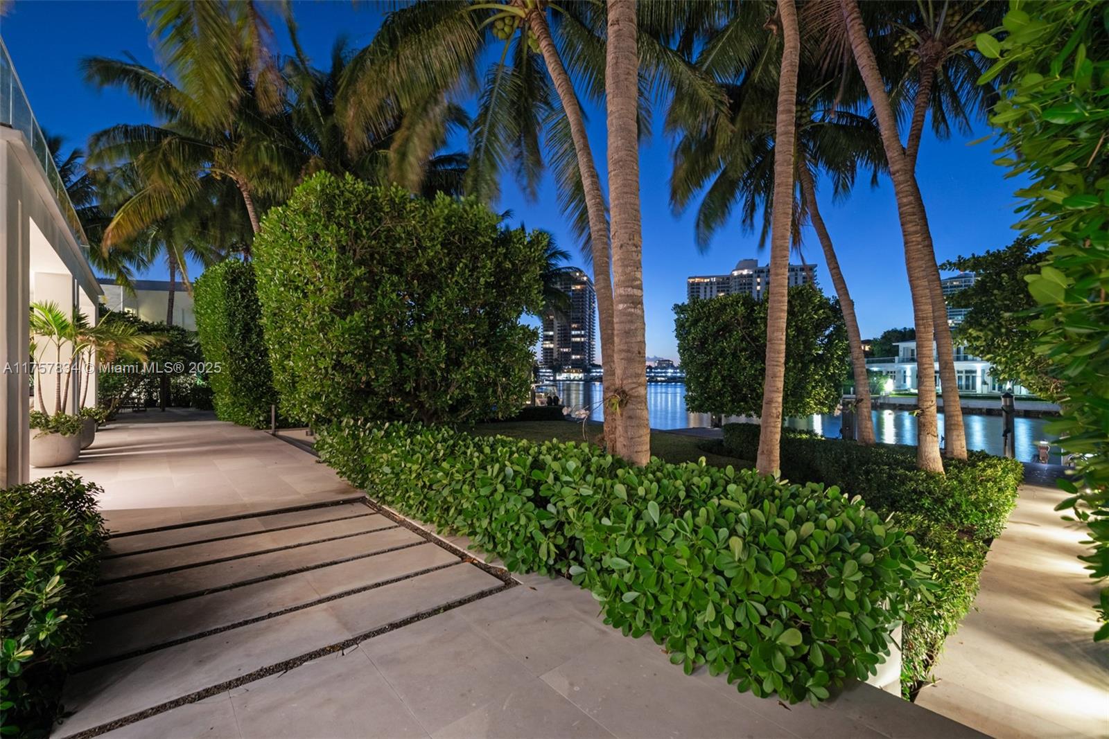 GOLDEN BEACH SEC D - Residential