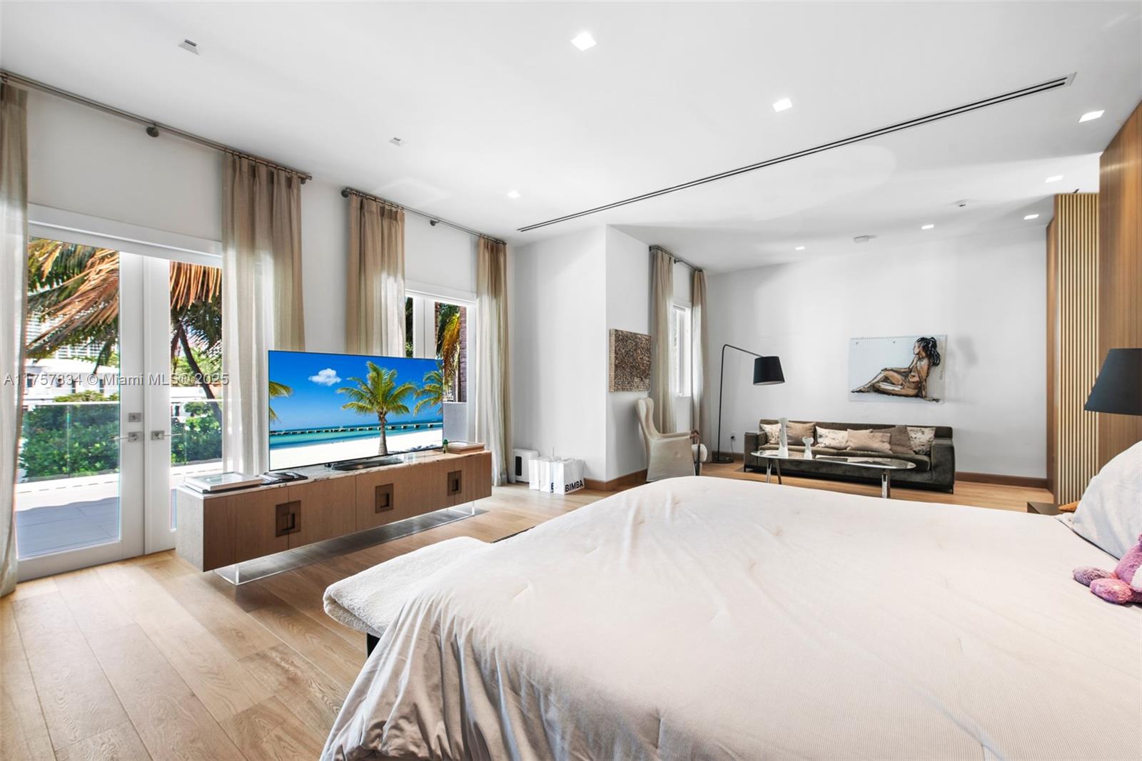 GOLDEN BEACH SEC D - Residential