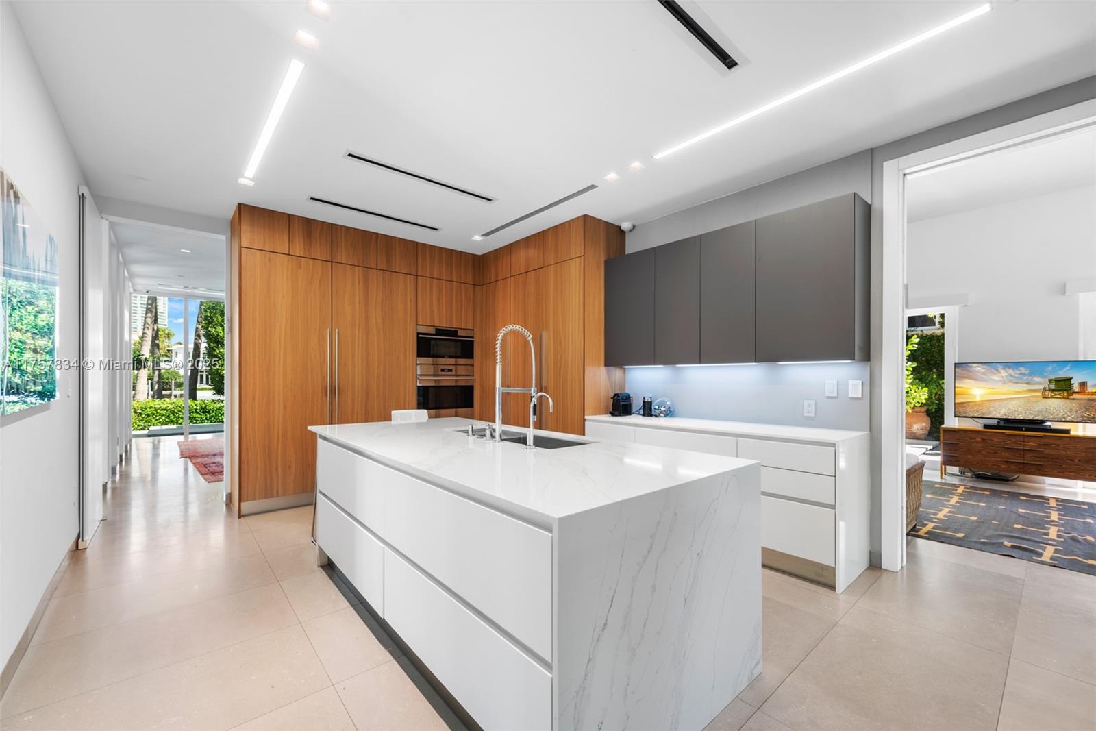 GOLDEN BEACH SEC D - Residential