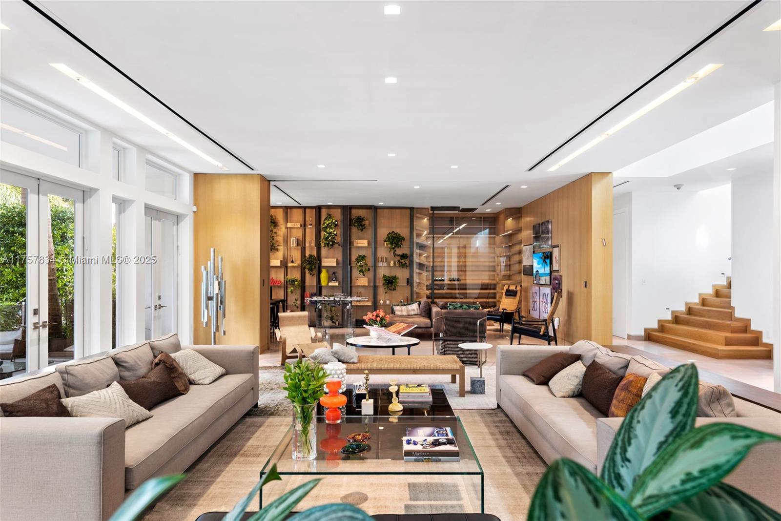 GOLDEN BEACH SEC D - Residential