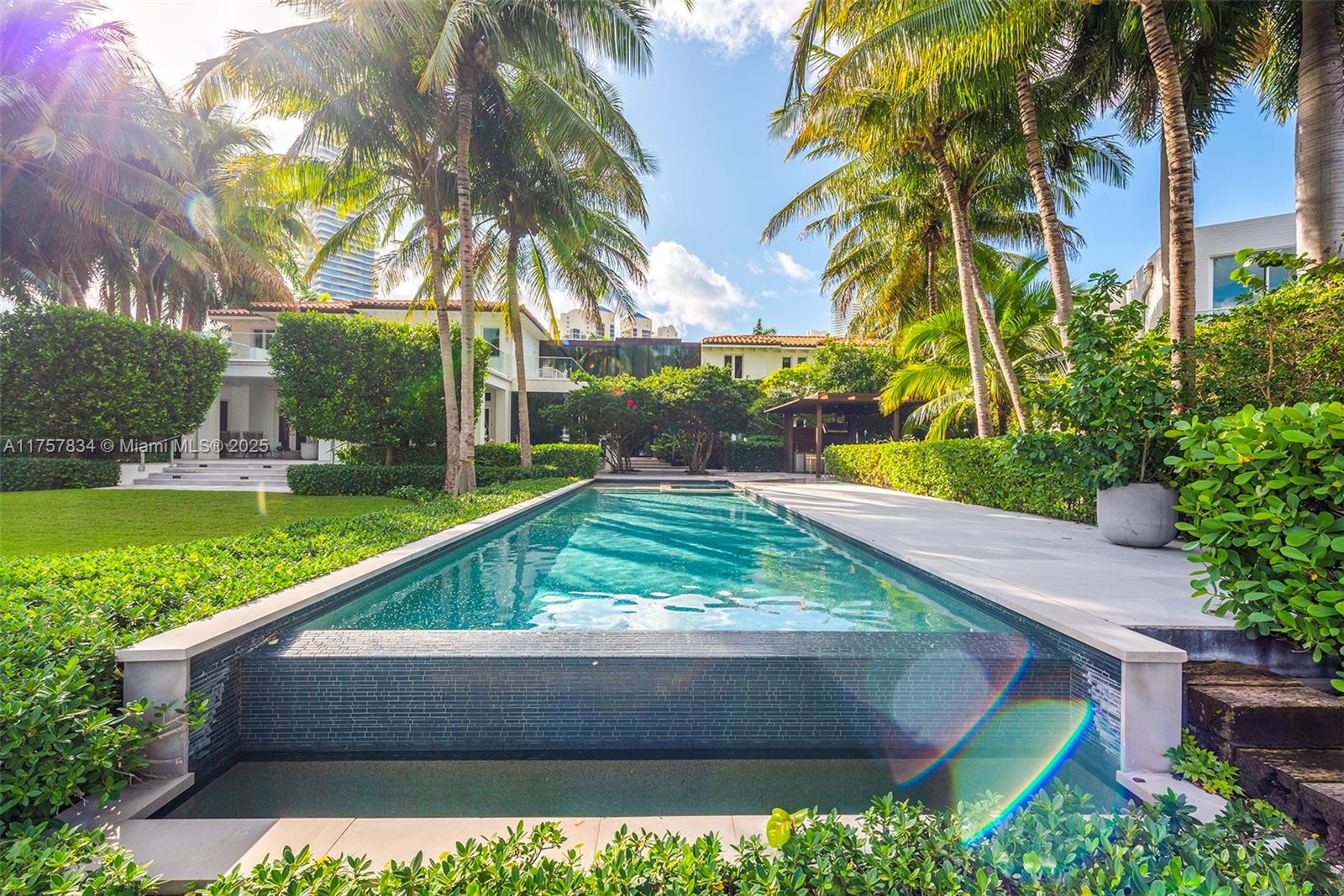 GOLDEN BEACH SEC D - Residential