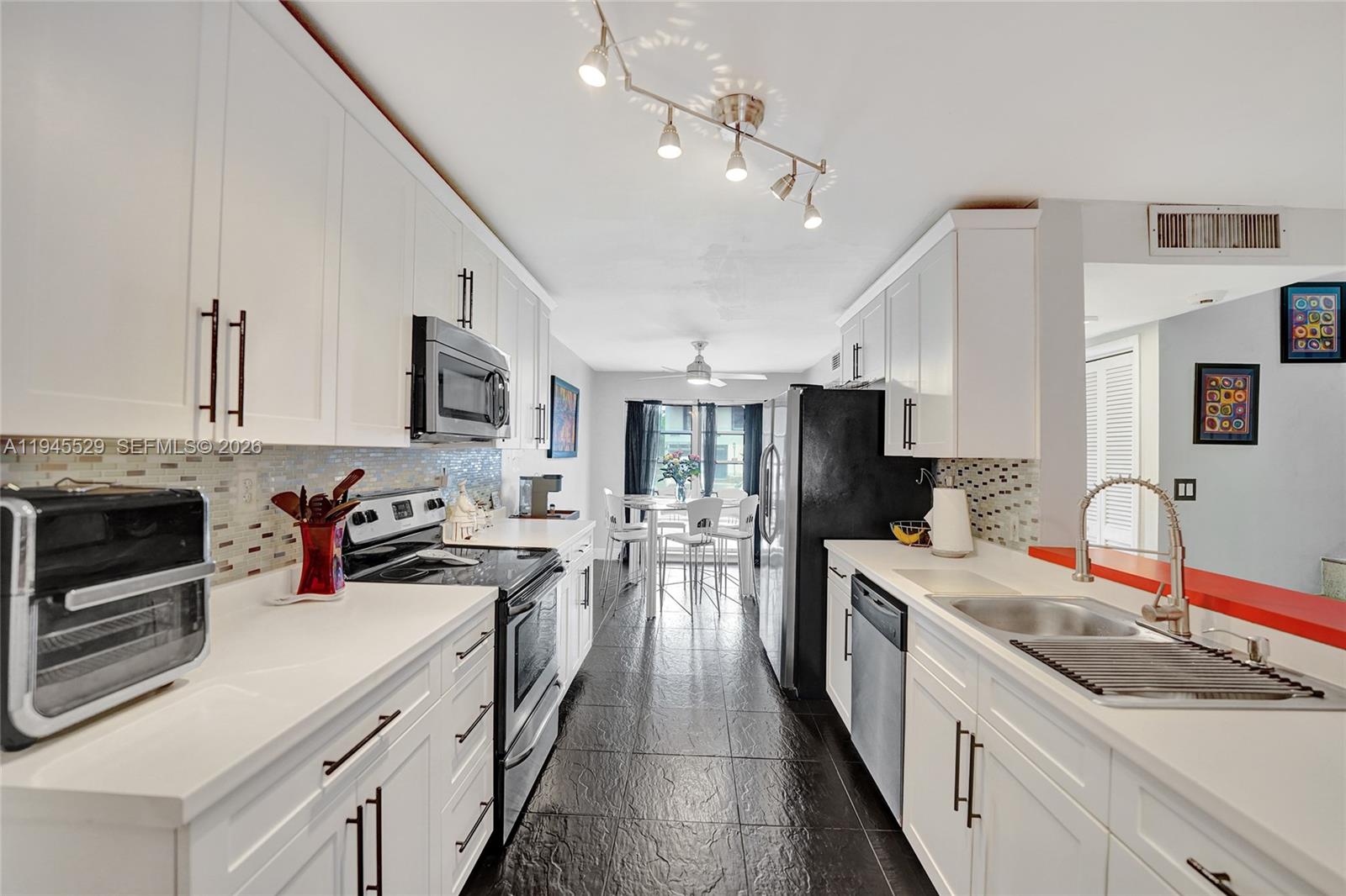 HOLLYWOOD GARDENS CONDOMI - Residential