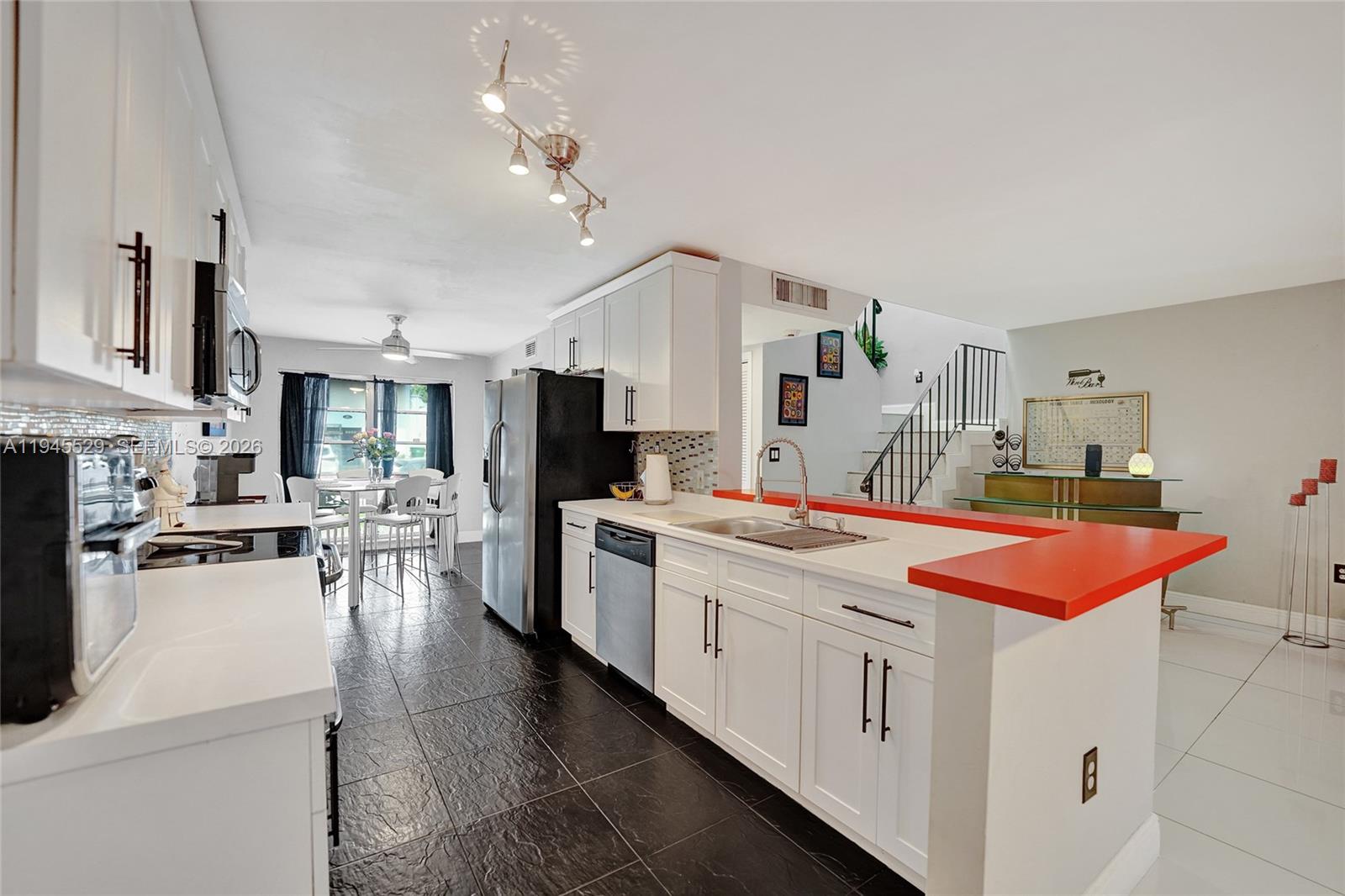 HOLLYWOOD GARDENS CONDOMI - Residential