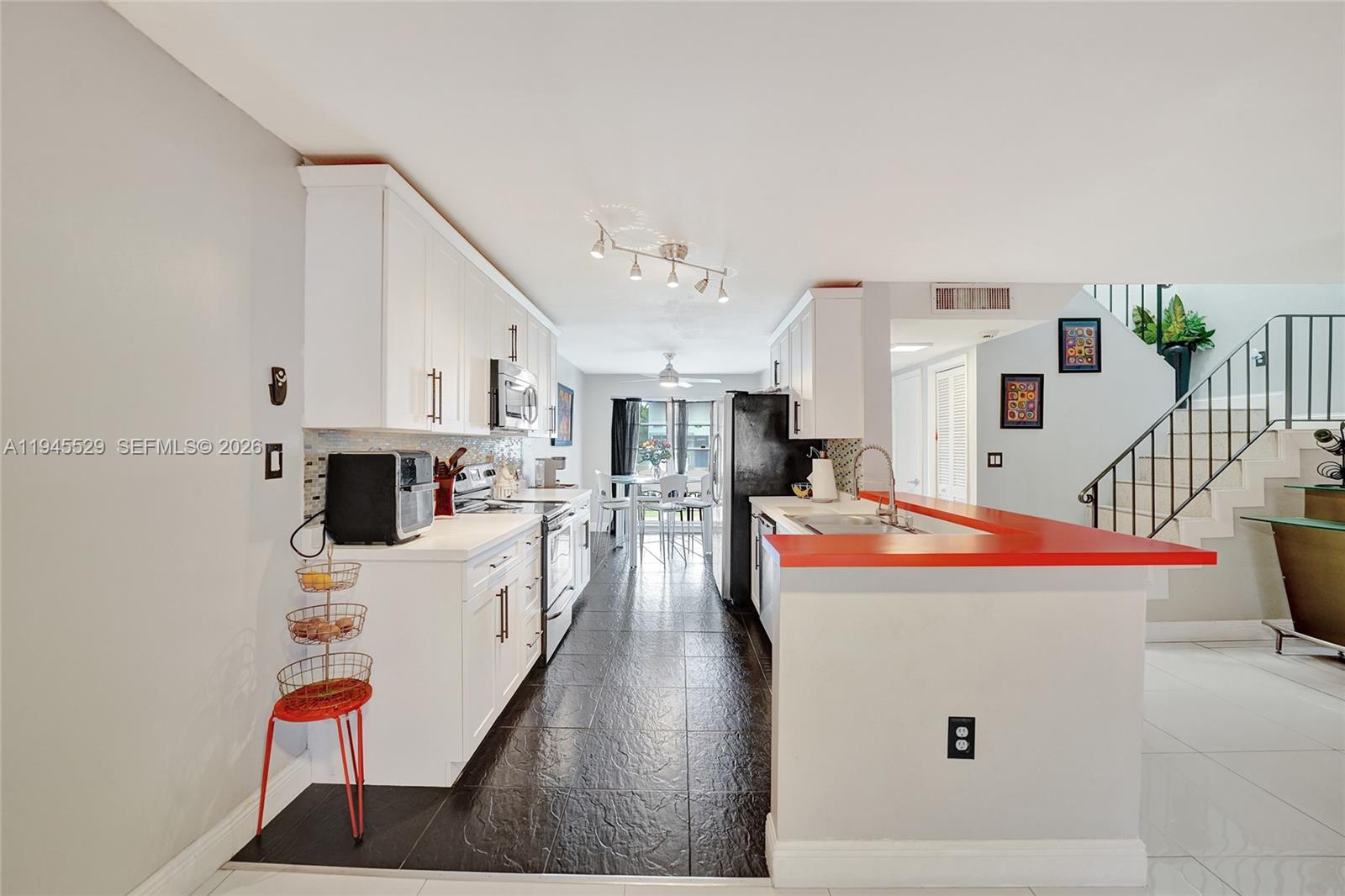 HOLLYWOOD GARDENS CONDOMI - Residential