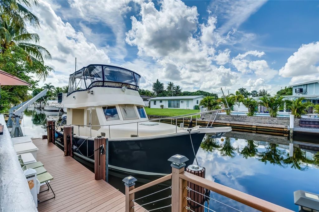 Photo of 2525 Sugarloaf Ln, Fort Lauderdale, FL 33312 (MLS # A11467714)