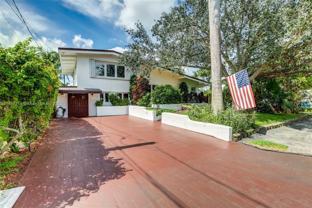 Photo of 2525 Sugarloaf Ln, Fort Lauderdale, FL 33312 (MLS # A11467714)