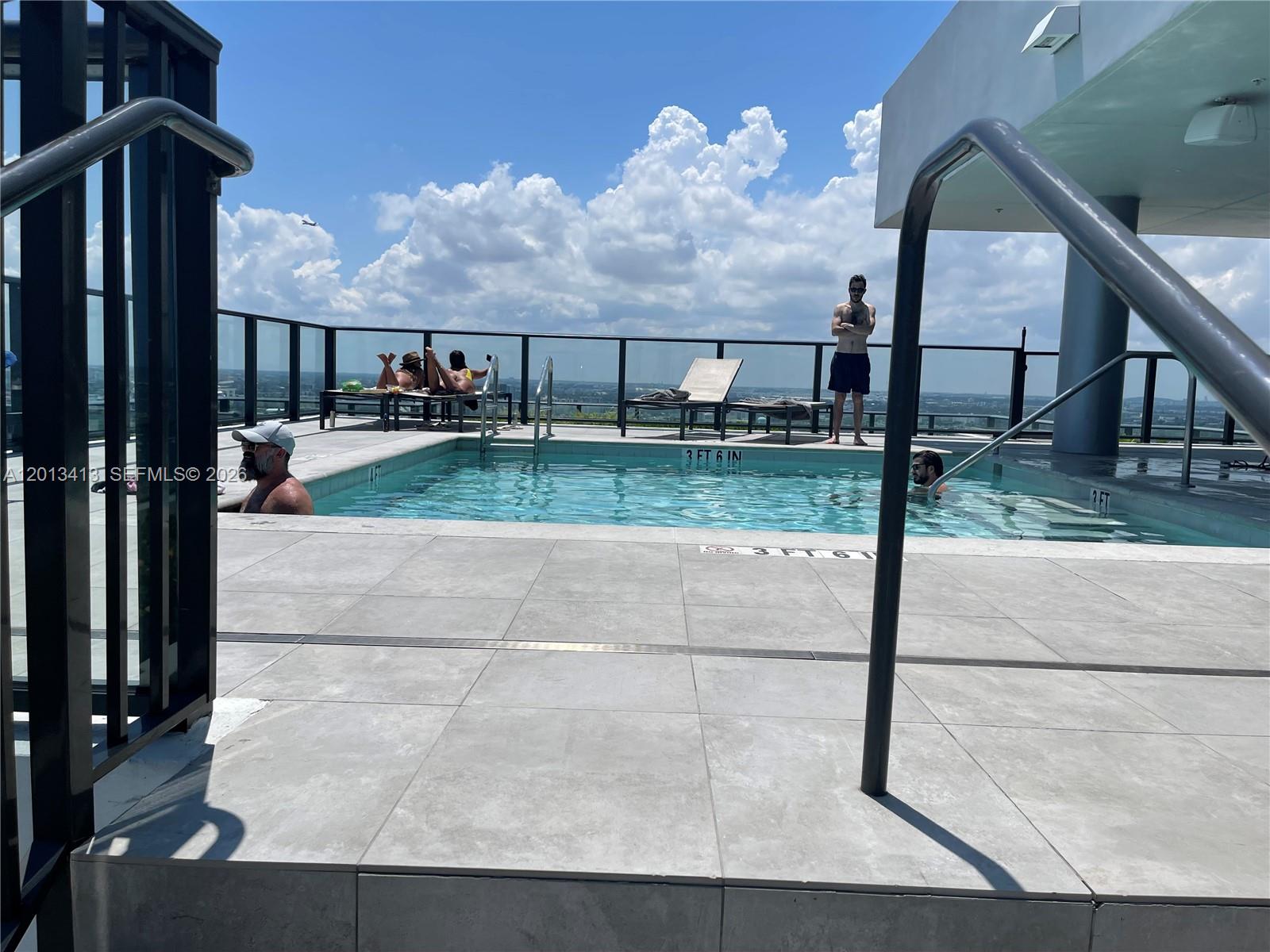 CANVAS CONDO - Residential Lease