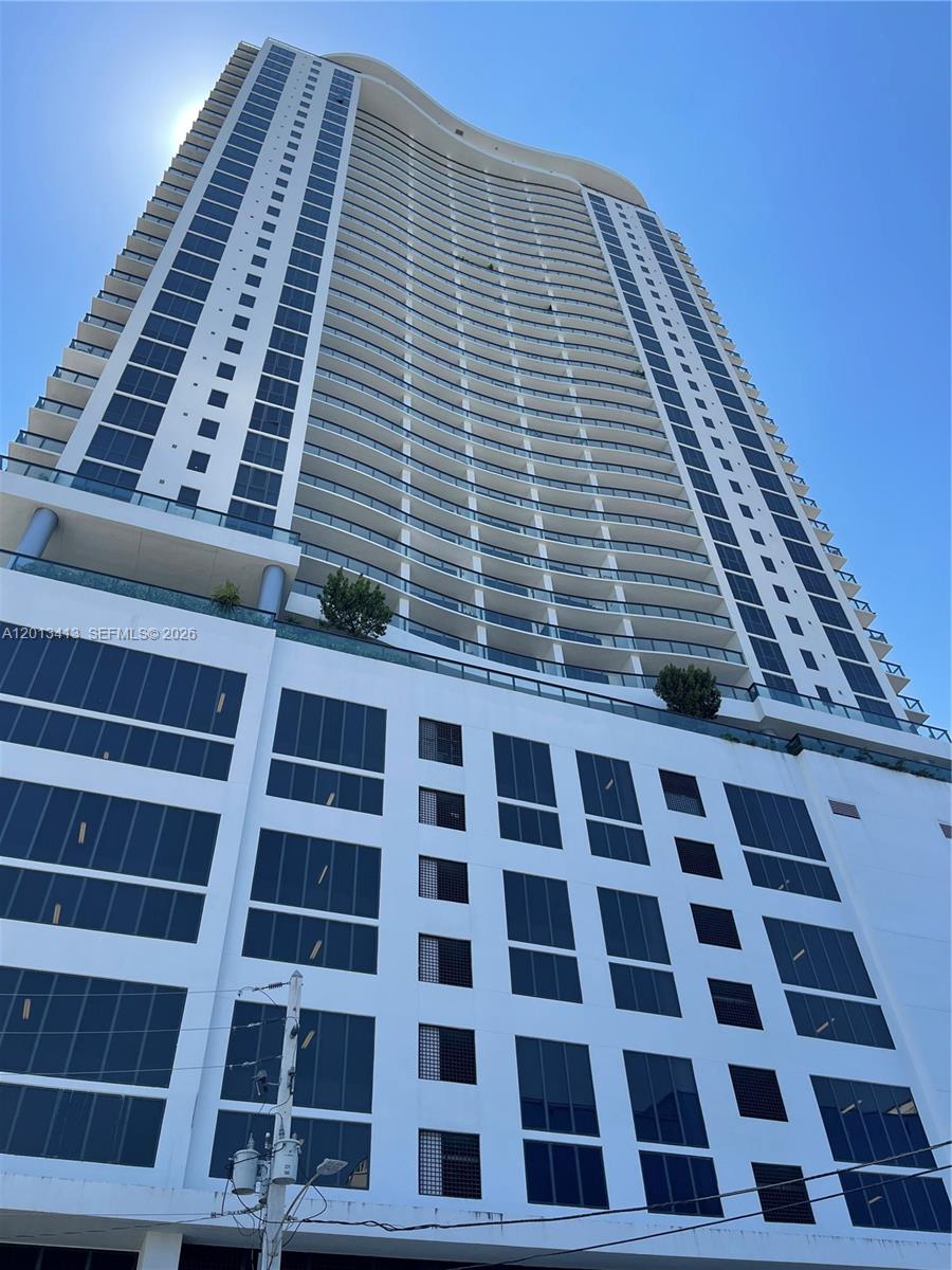 CANVAS CONDO - Residential Lease