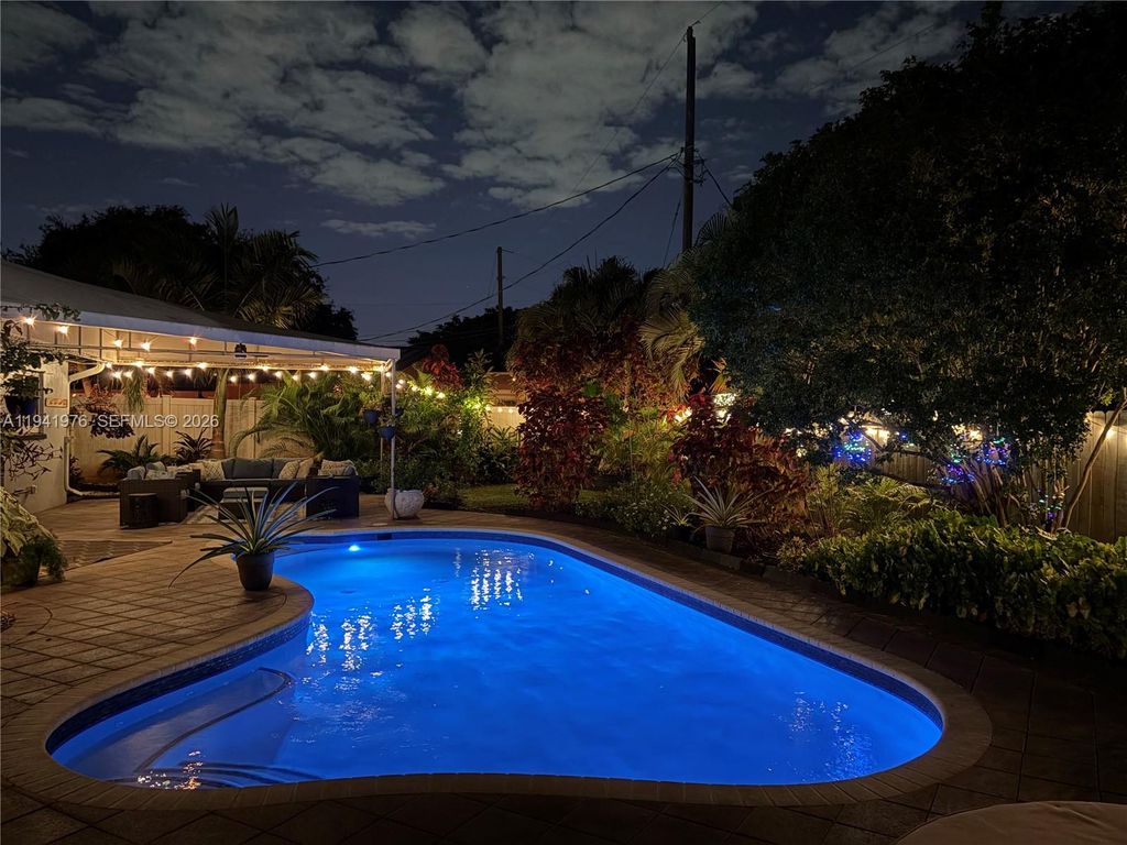 Photo of 1561 NE 47th St, Oakland Park, FL 33334 (MLS # A11941976)