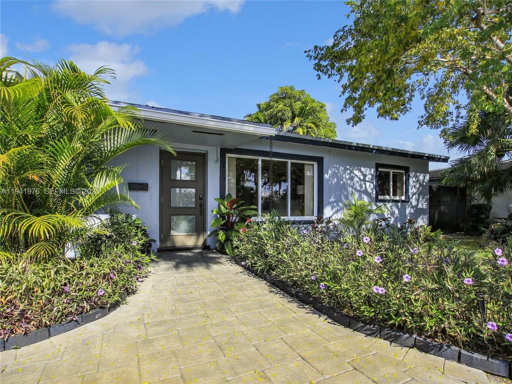 Photo of 1561 NE 47th St, Oakland Park, FL 33334 (MLS # A11941976)