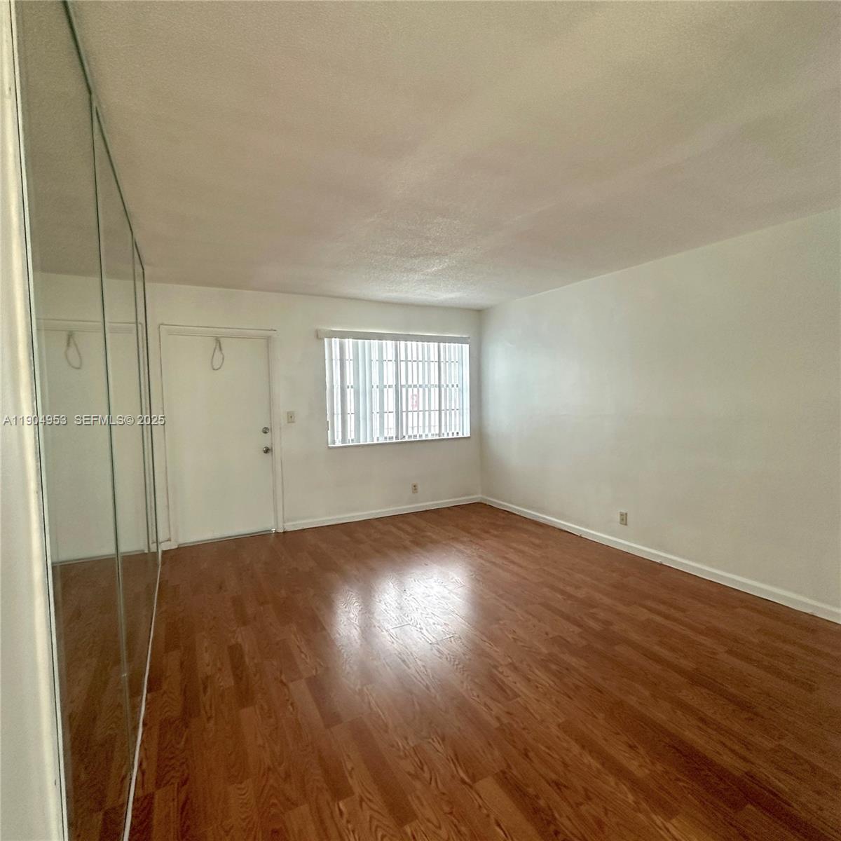 LARGUS CONDO - Residential