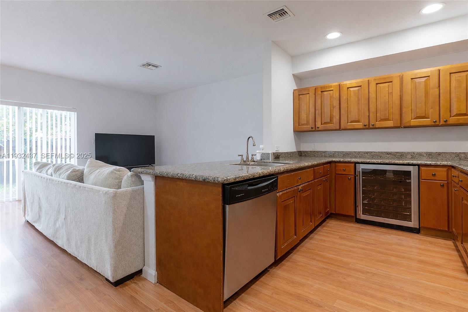 THIRD AVENUE CONDOMINIUM - Residential