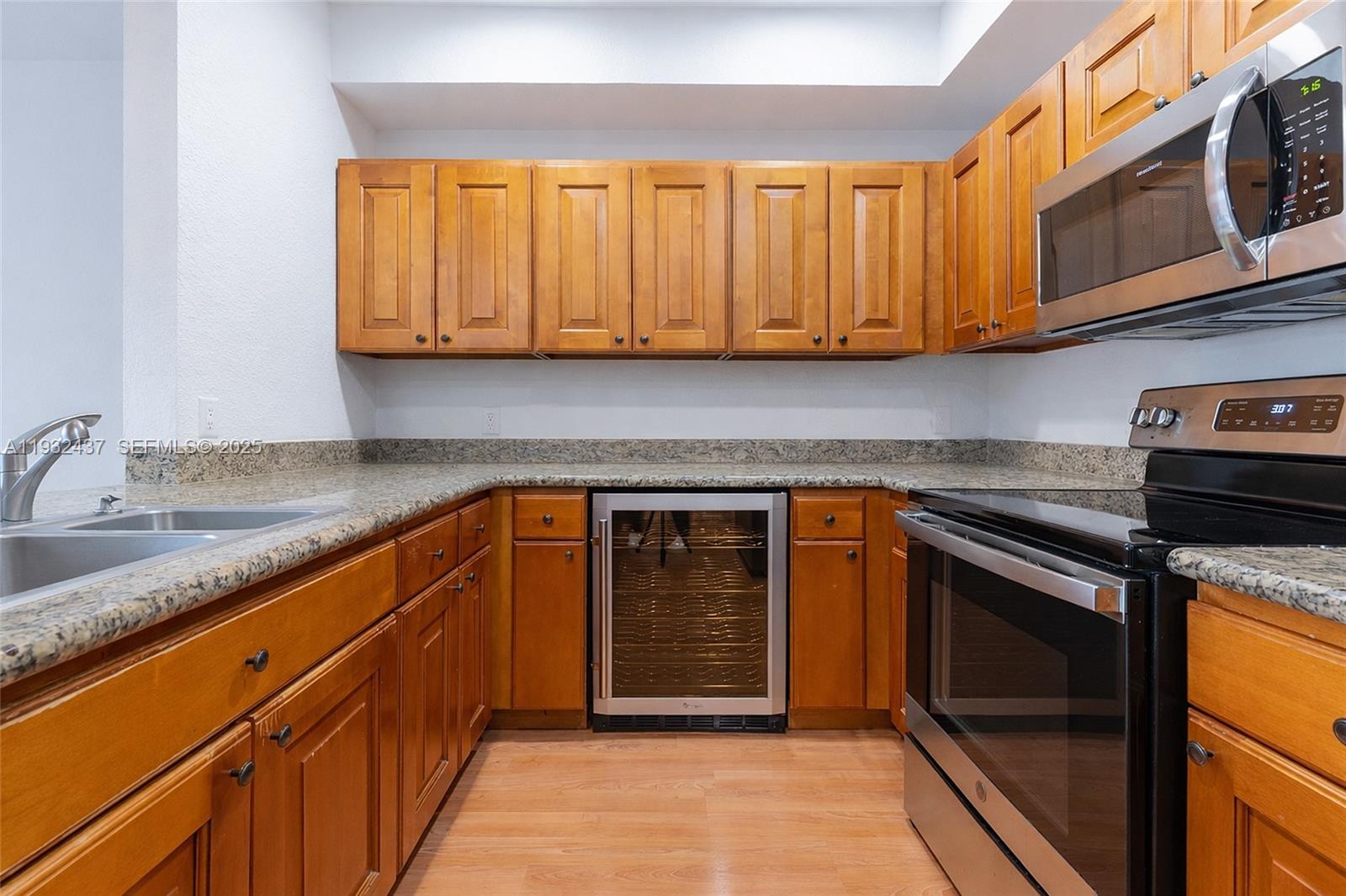 THIRD AVENUE CONDOMINIUM - Residential