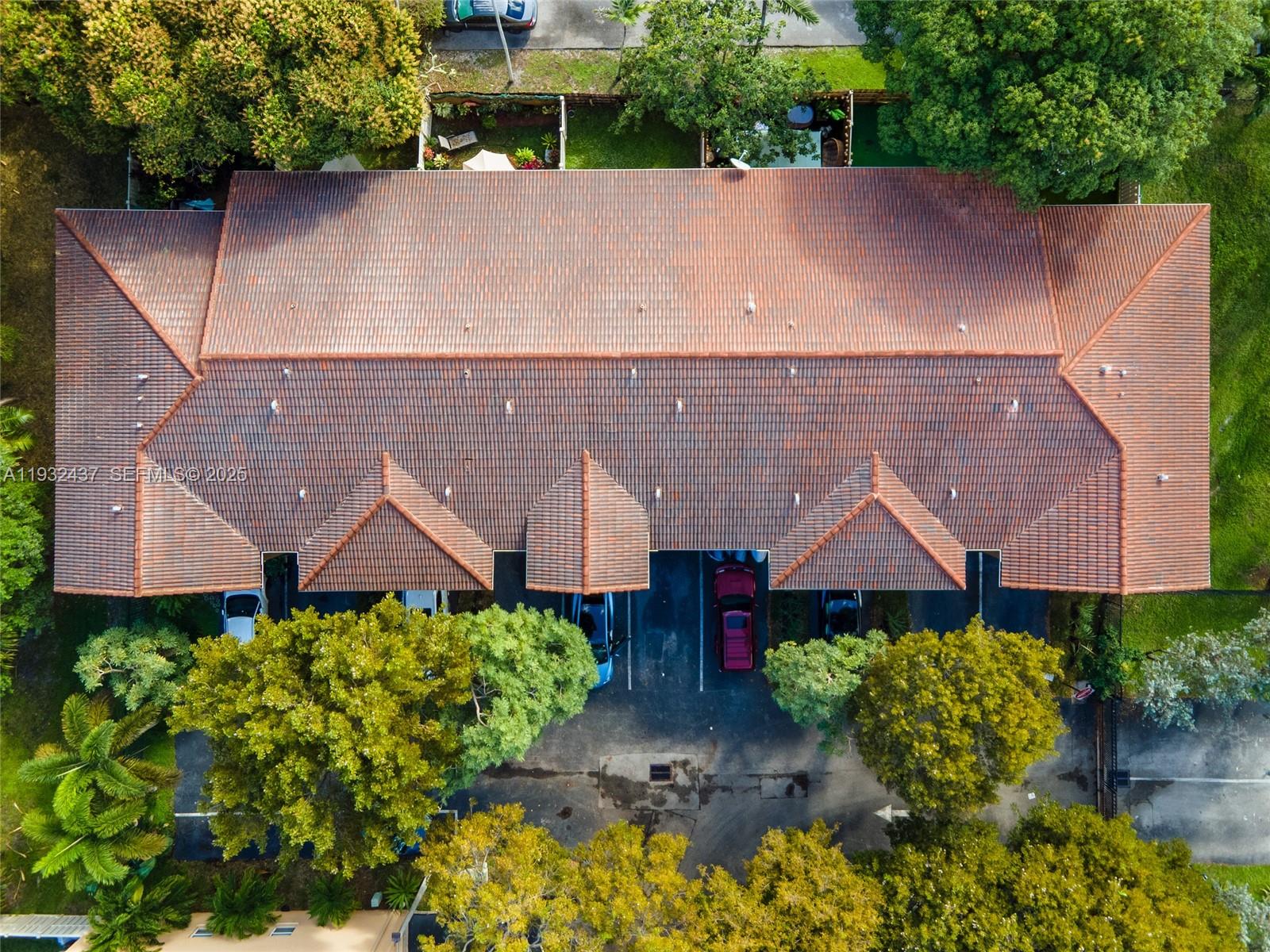 THIRD AVENUE CONDOMINIUM - Residential