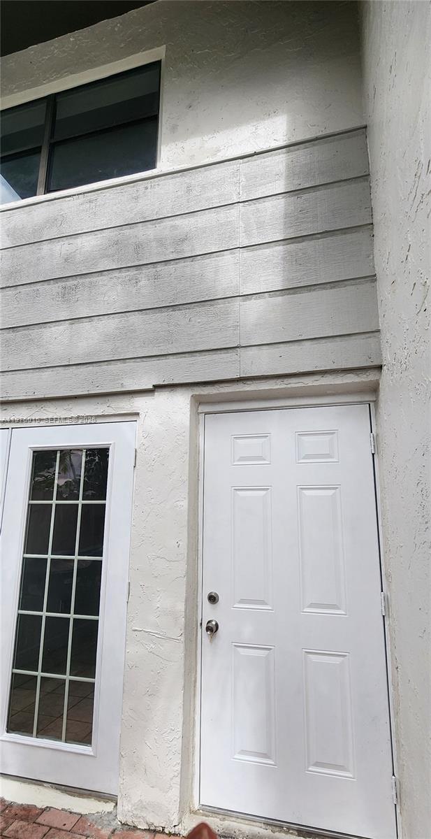 SNAPPER CREEK TOWNHOUSES - Residential Lease