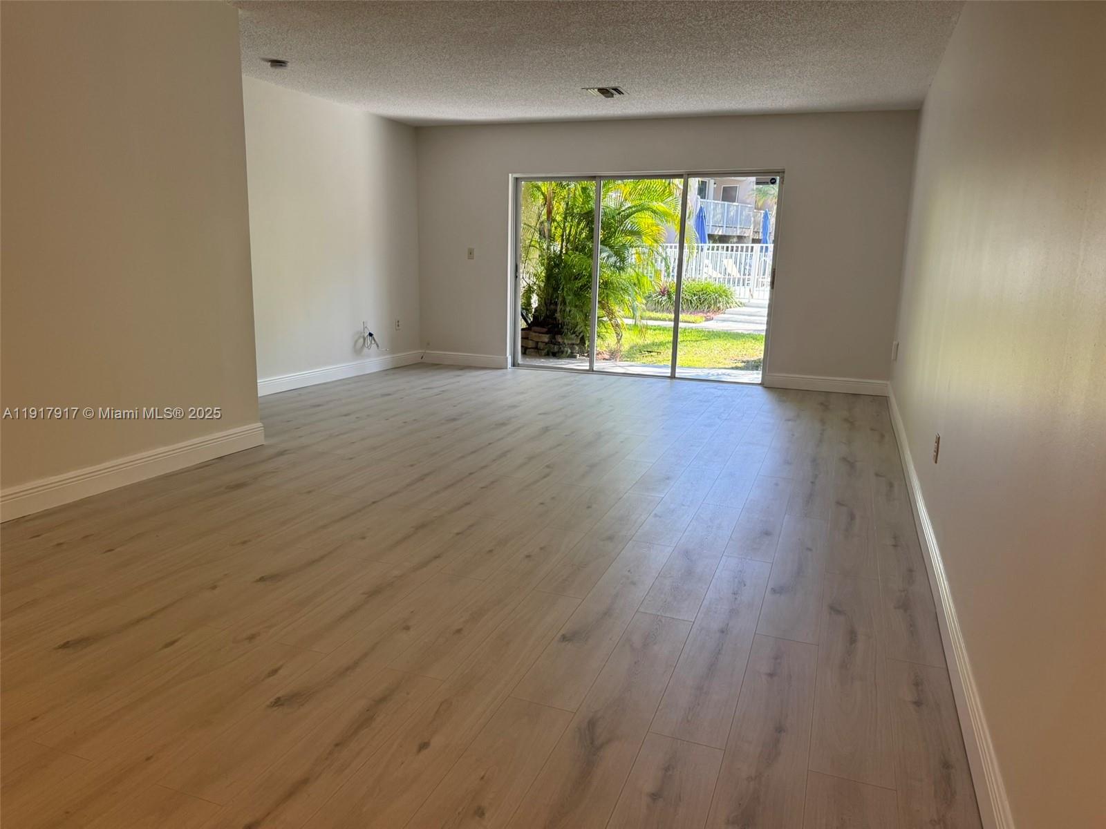 BANYAN GARDENS C0NDO - Residential Lease