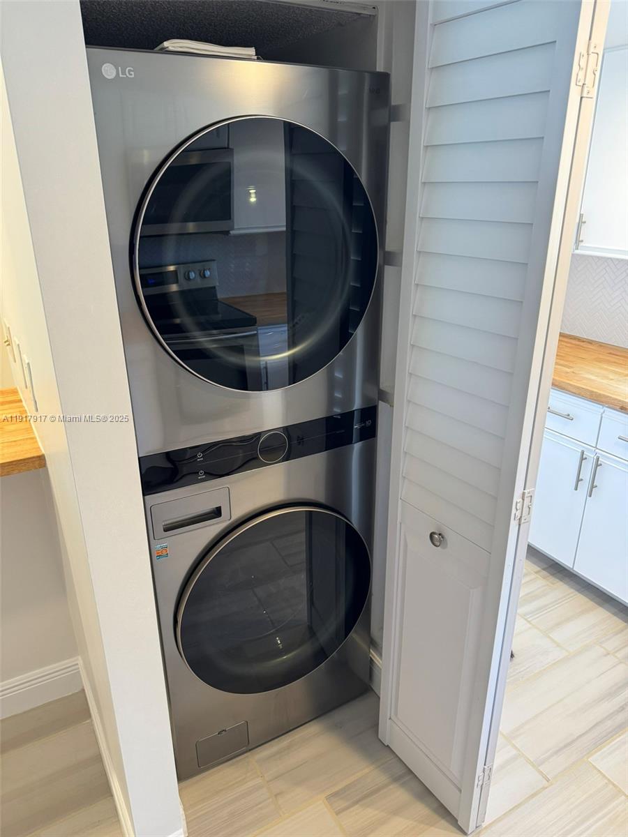 BANYAN GARDENS C0NDO - Residential Lease