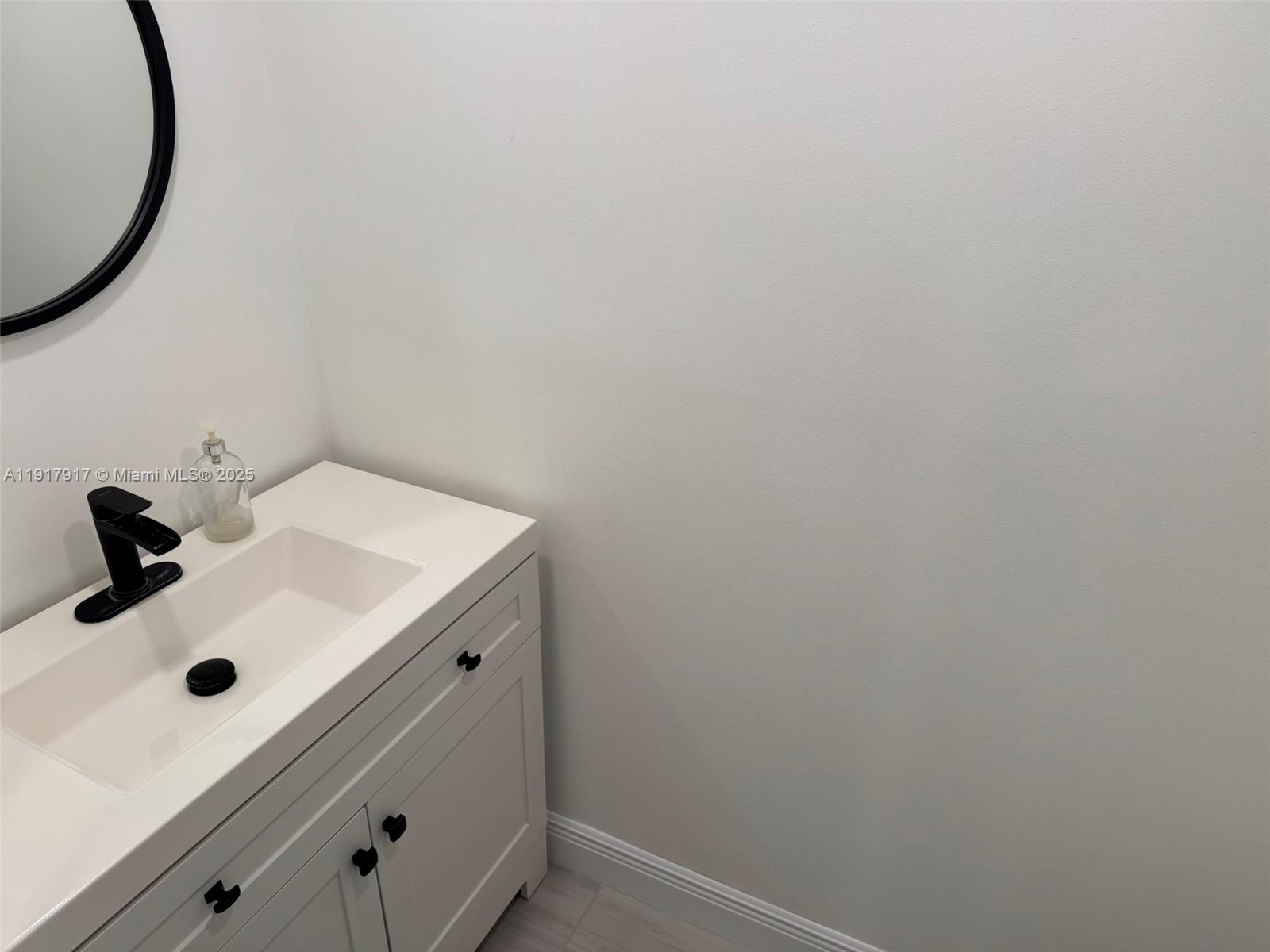 BANYAN GARDENS C0NDO - Residential Lease