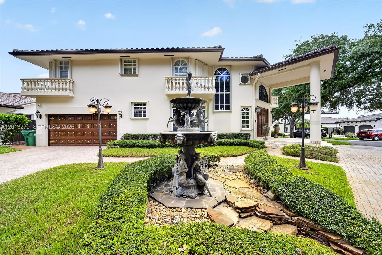 ROYAL LAKES 1ST ADDN - Residential