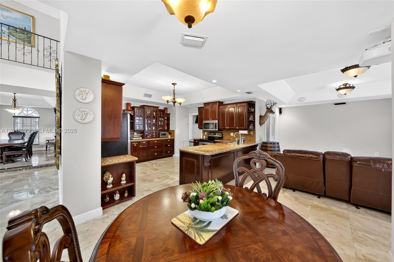ROYAL LAKES 1ST ADDN - Residential
