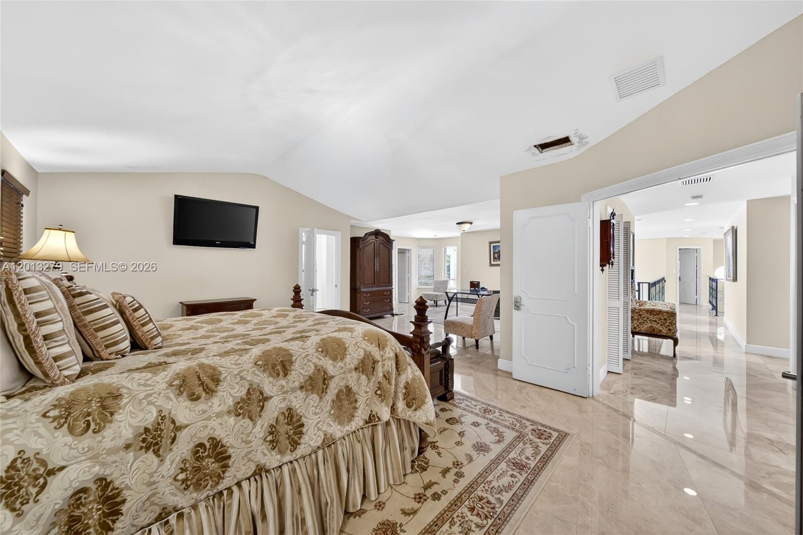 ROYAL LAKES 1ST ADDN - Residential