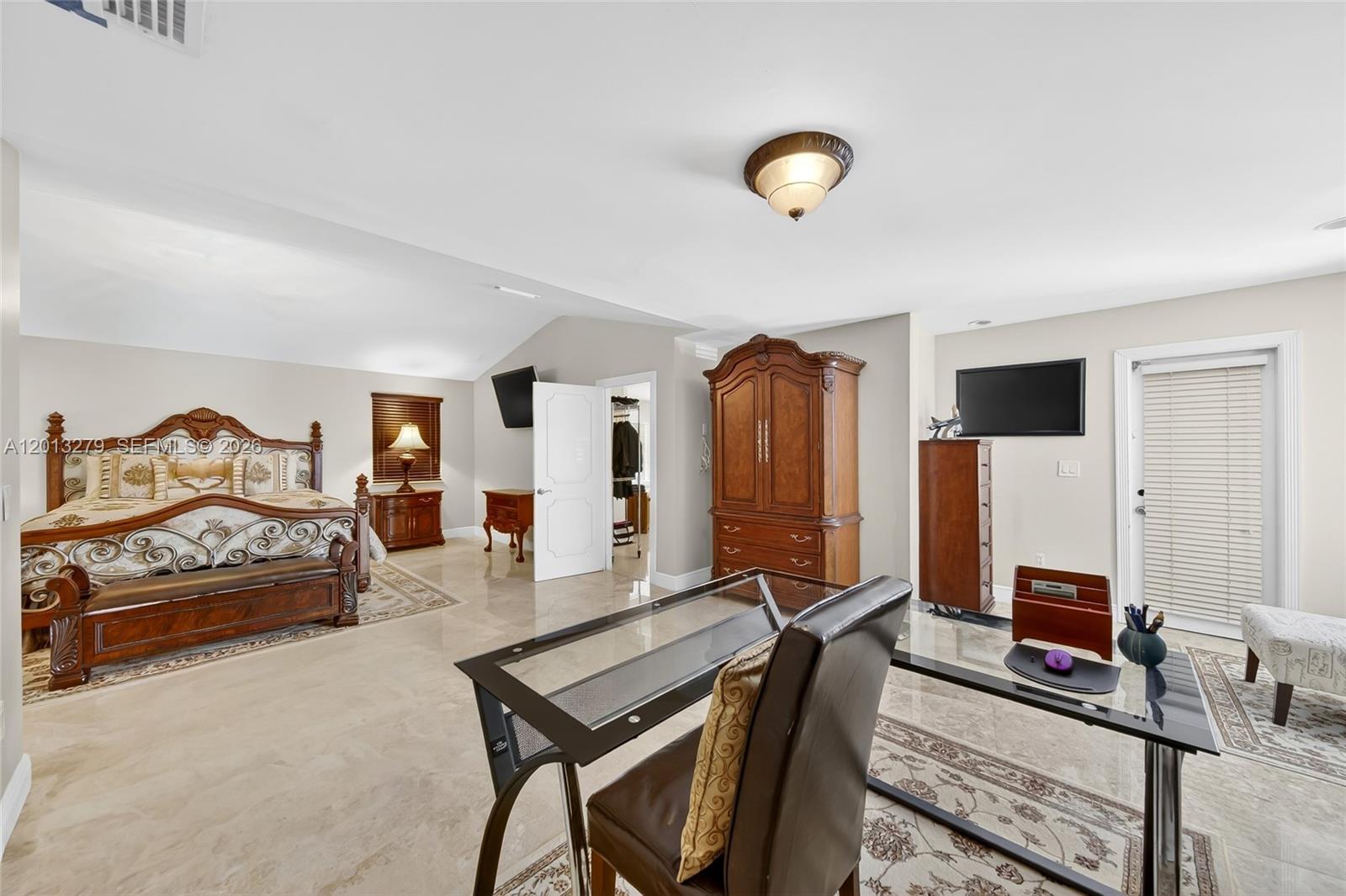 ROYAL LAKES 1ST ADDN - Residential
