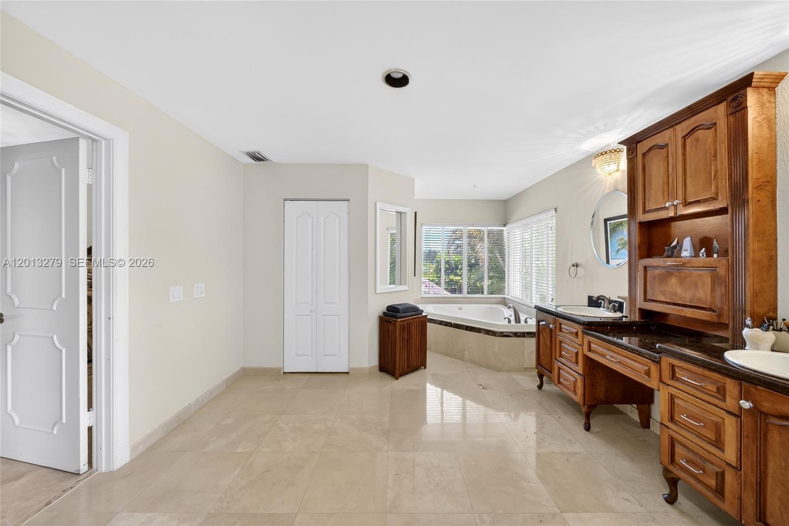 ROYAL LAKES 1ST ADDN - Residential