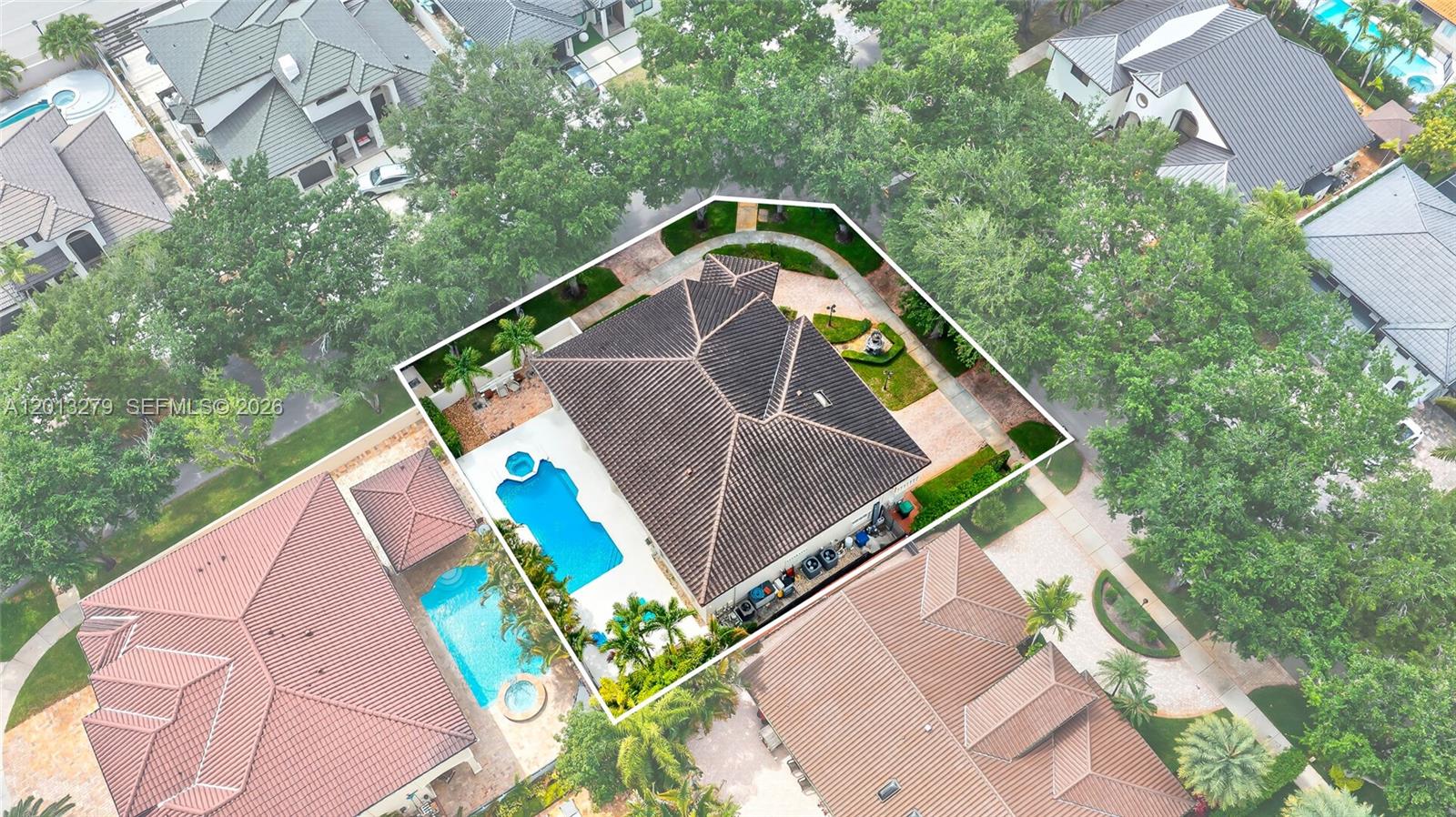 ROYAL LAKES 1ST ADDN - Residential